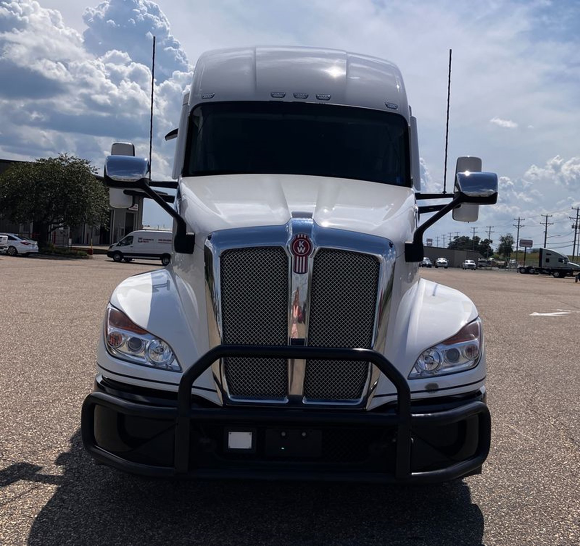 2023 Kenworth T680 in Richmond, VA — photo 2