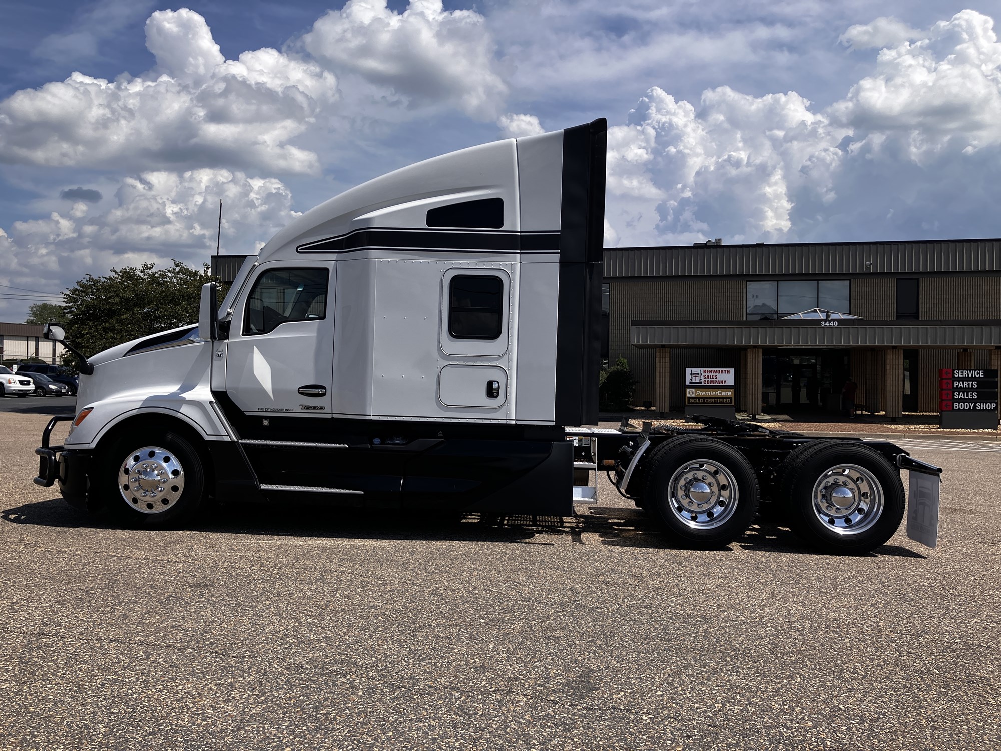 2023 Kenworth T680 in Richmond, VA — photo 4