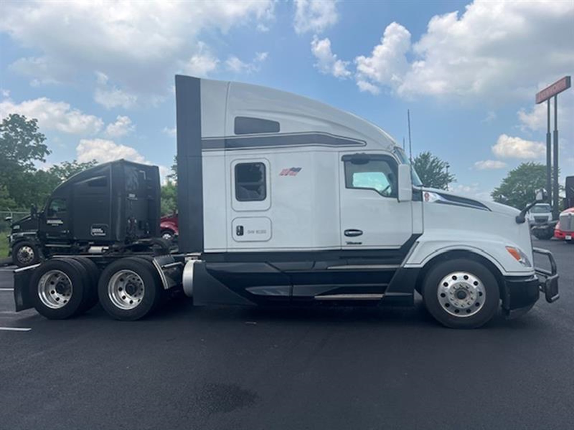 2023 Kenworth T680 - image 1 of 1