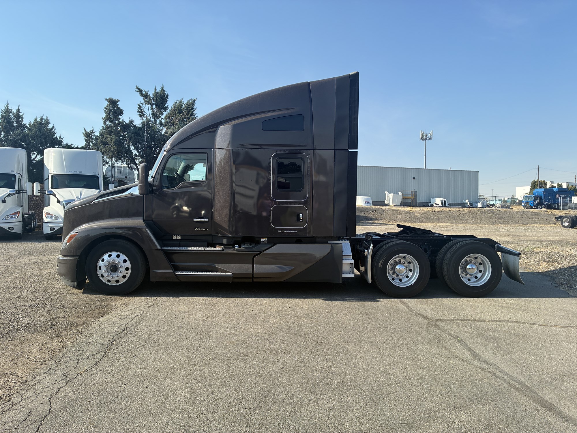 2023 Kenworth T680 Next Gen - image 2 of 6