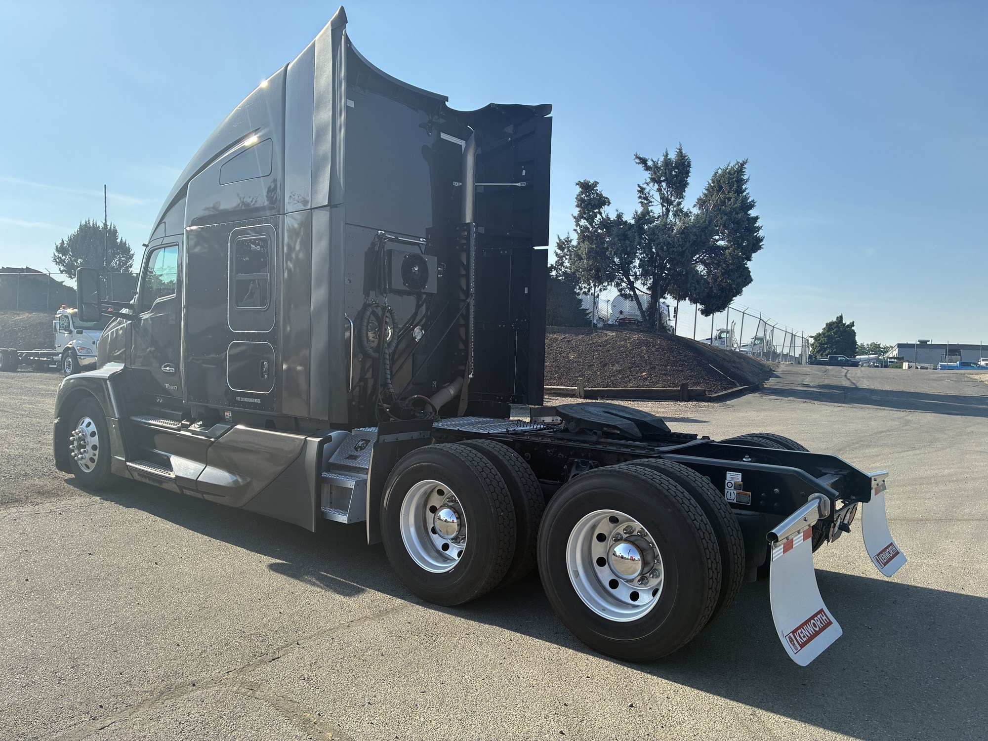 2023 Kenworth T680 Next Gen - image 3 of 6