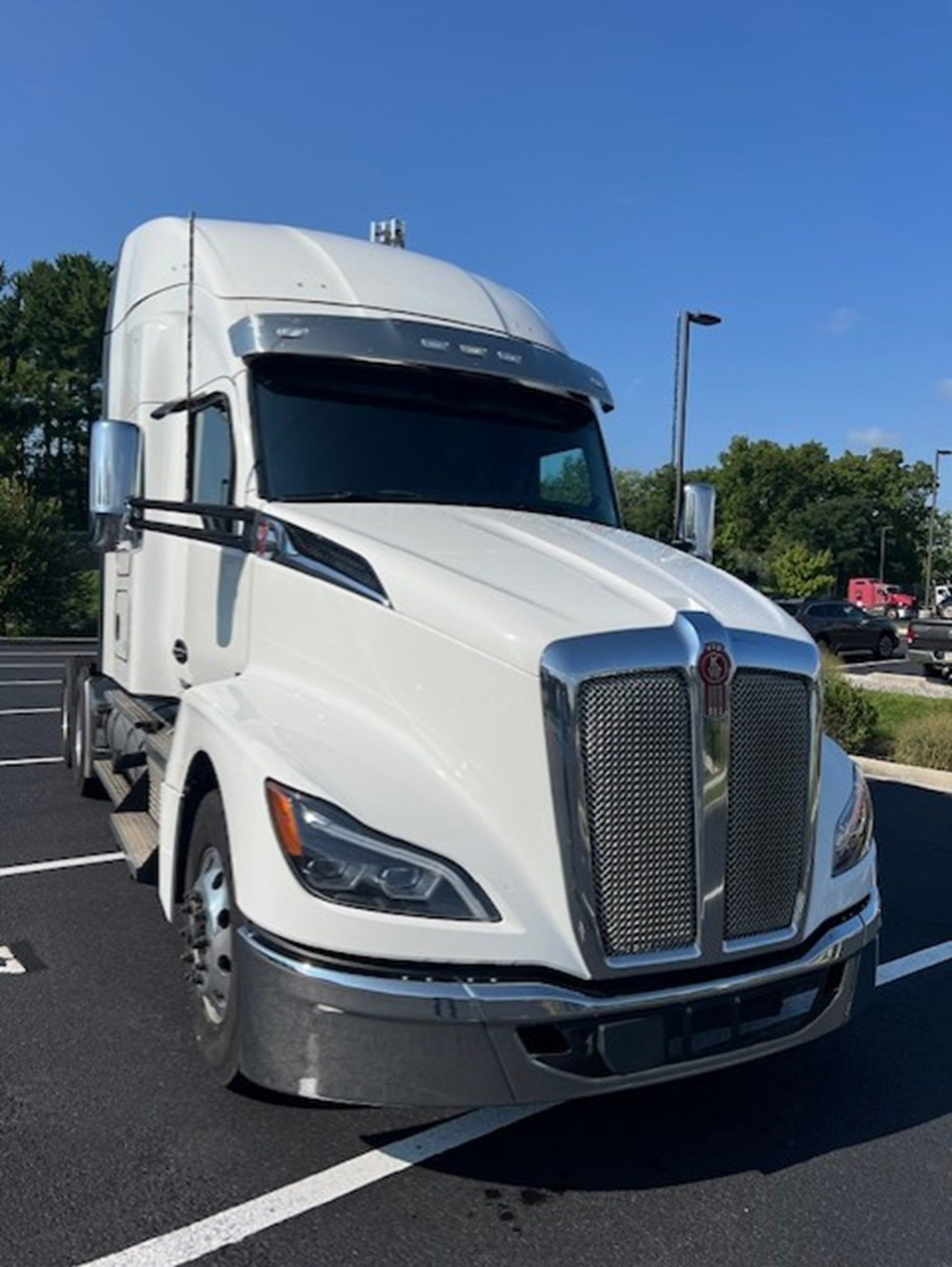 2024 Kenworth T680 - image 3 of 6