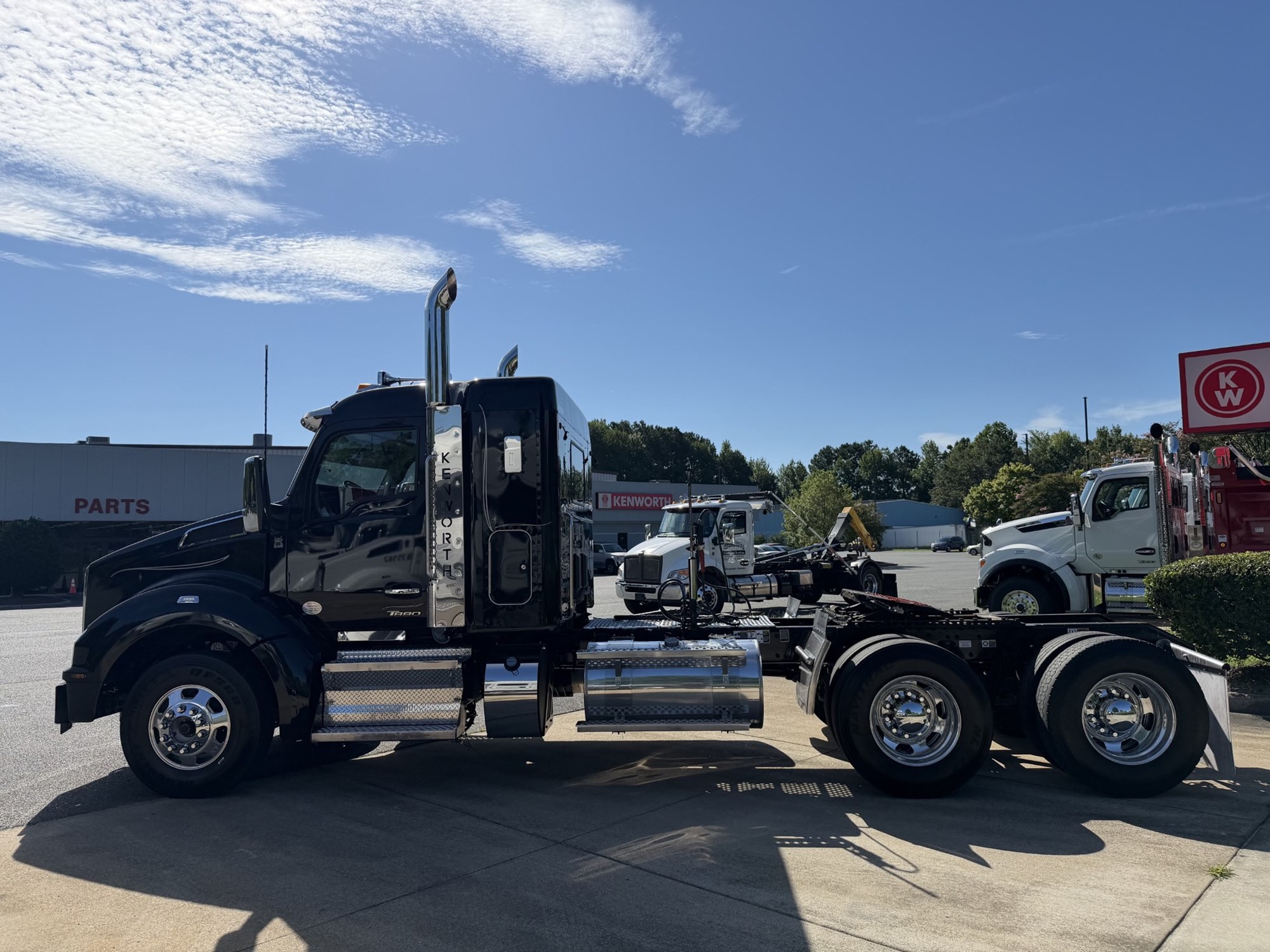 2024 Kenworth T880 - image 4 of 6