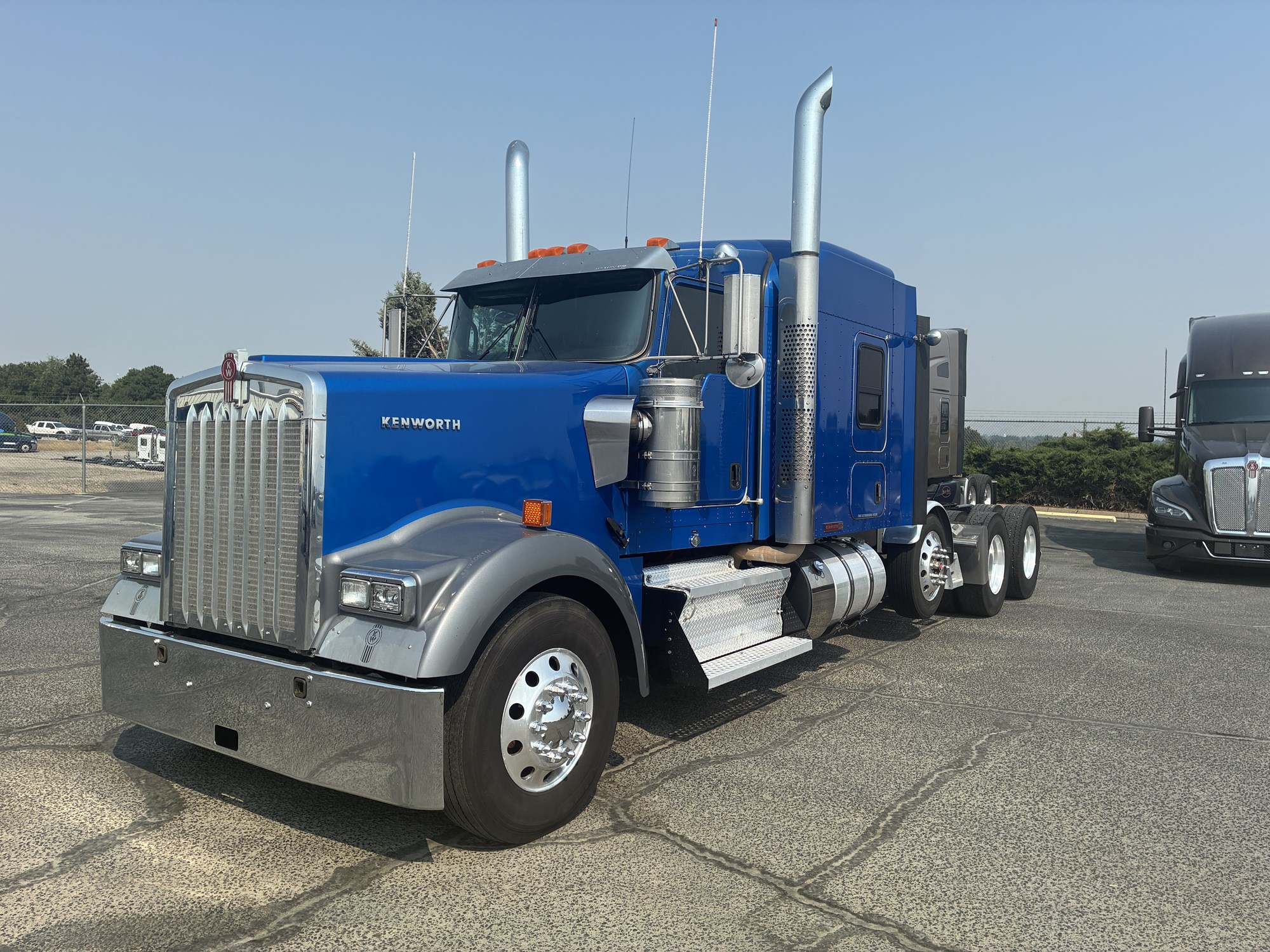 2024 Kenworth W900 - image 1 of 6