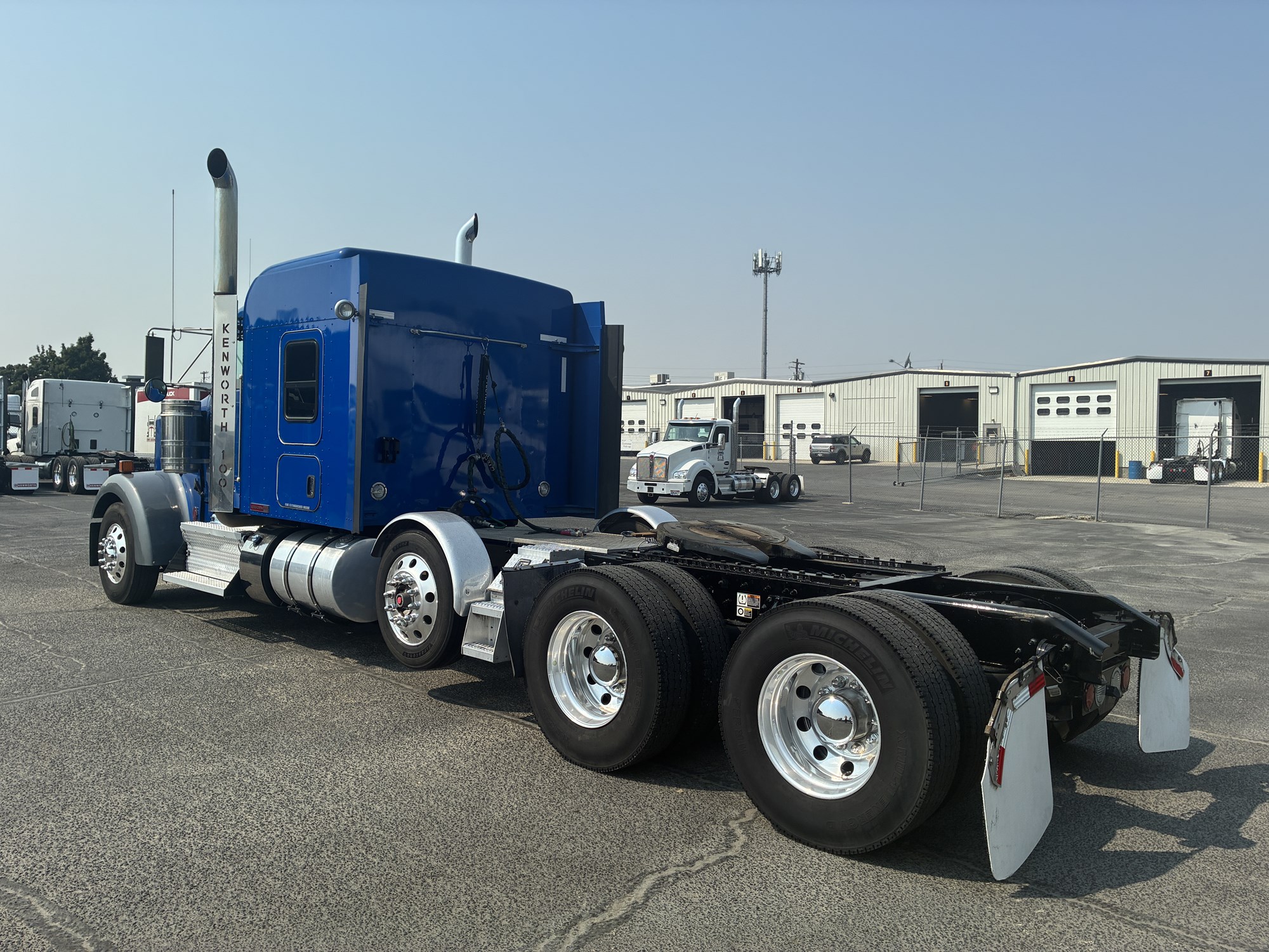 2024 Kenworth W900 - image 3 of 6