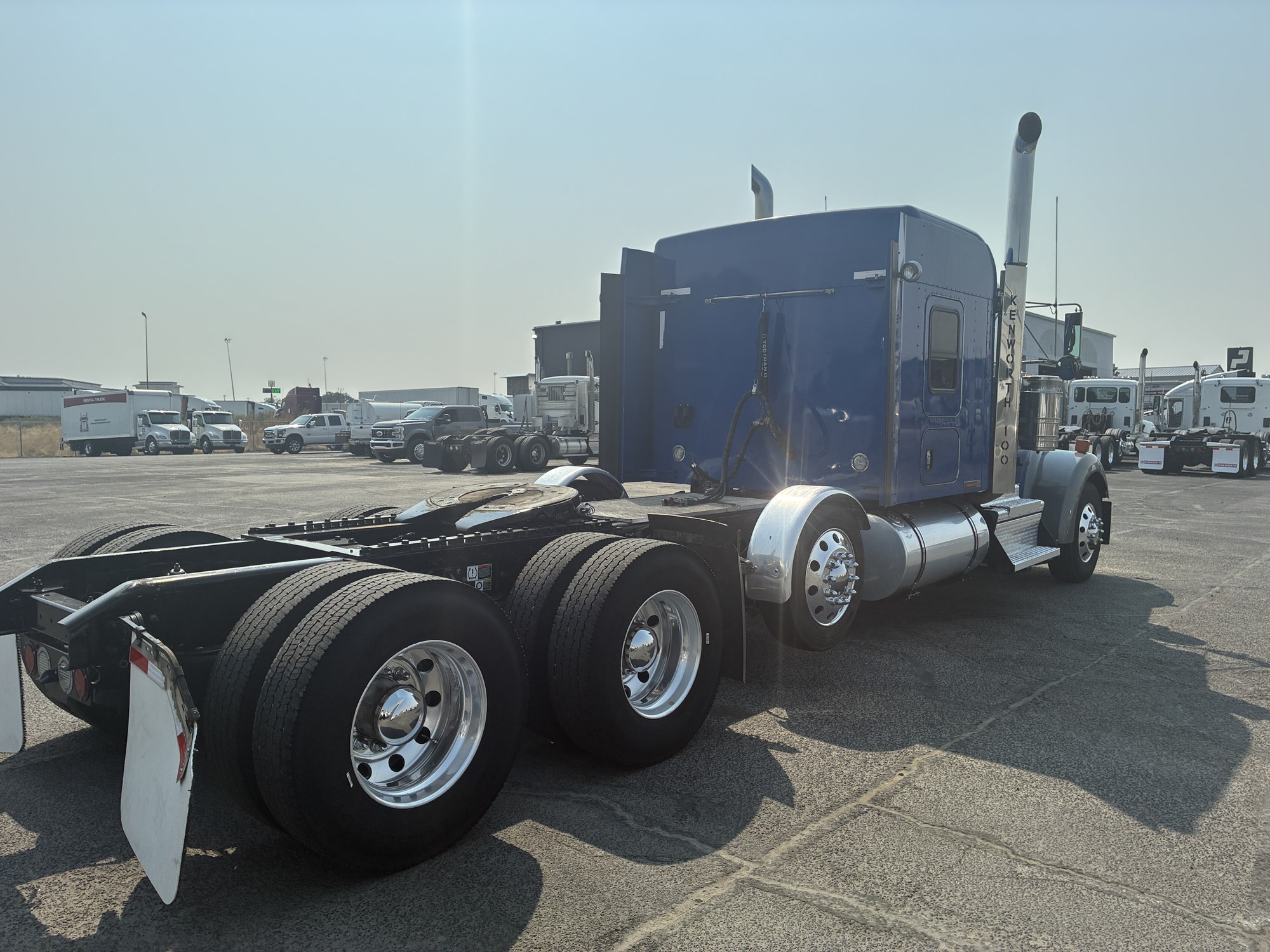 2024 Kenworth W900 - image 5 of 6
