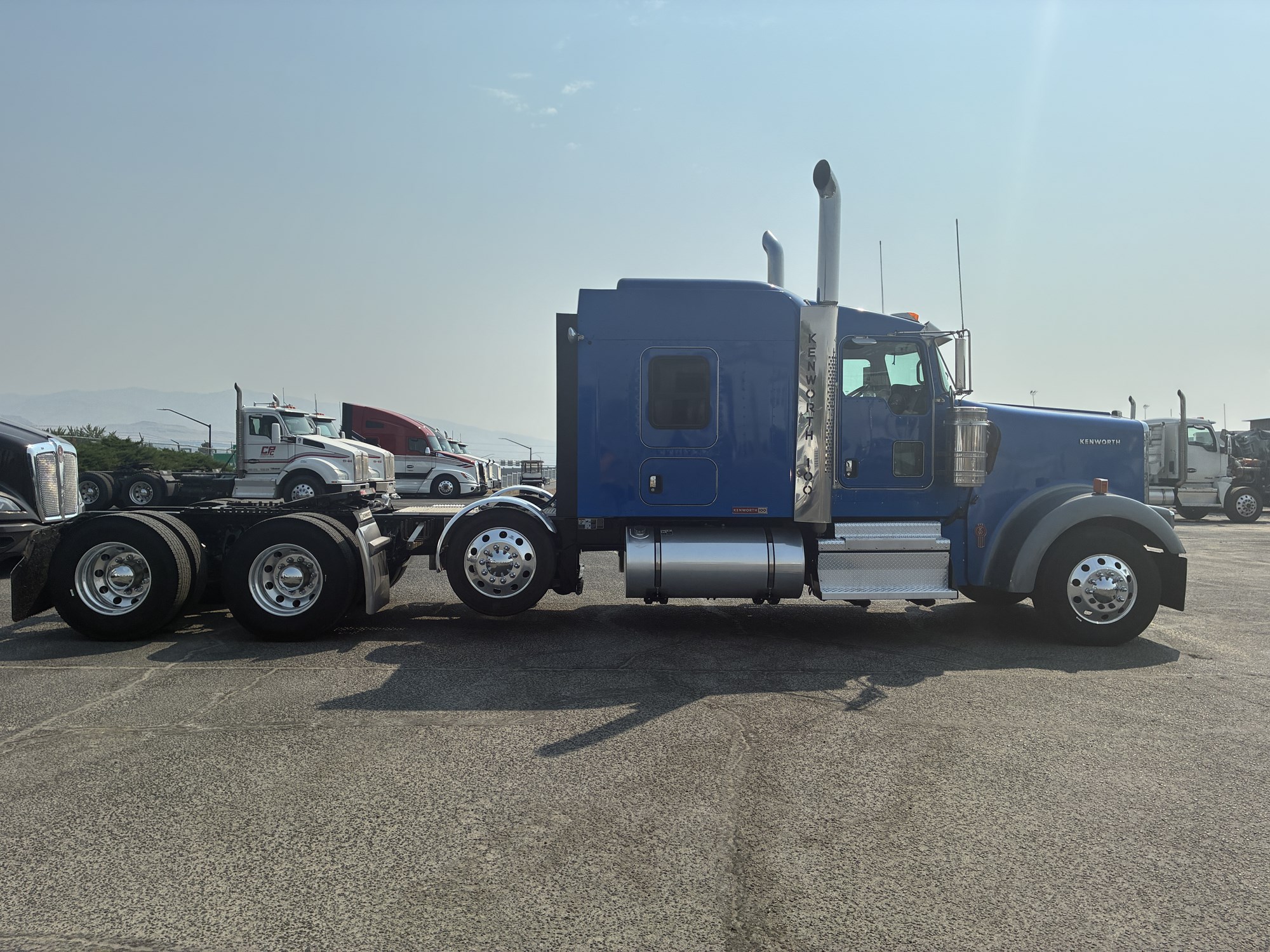 2024 Kenworth W900 - image 6 of 6