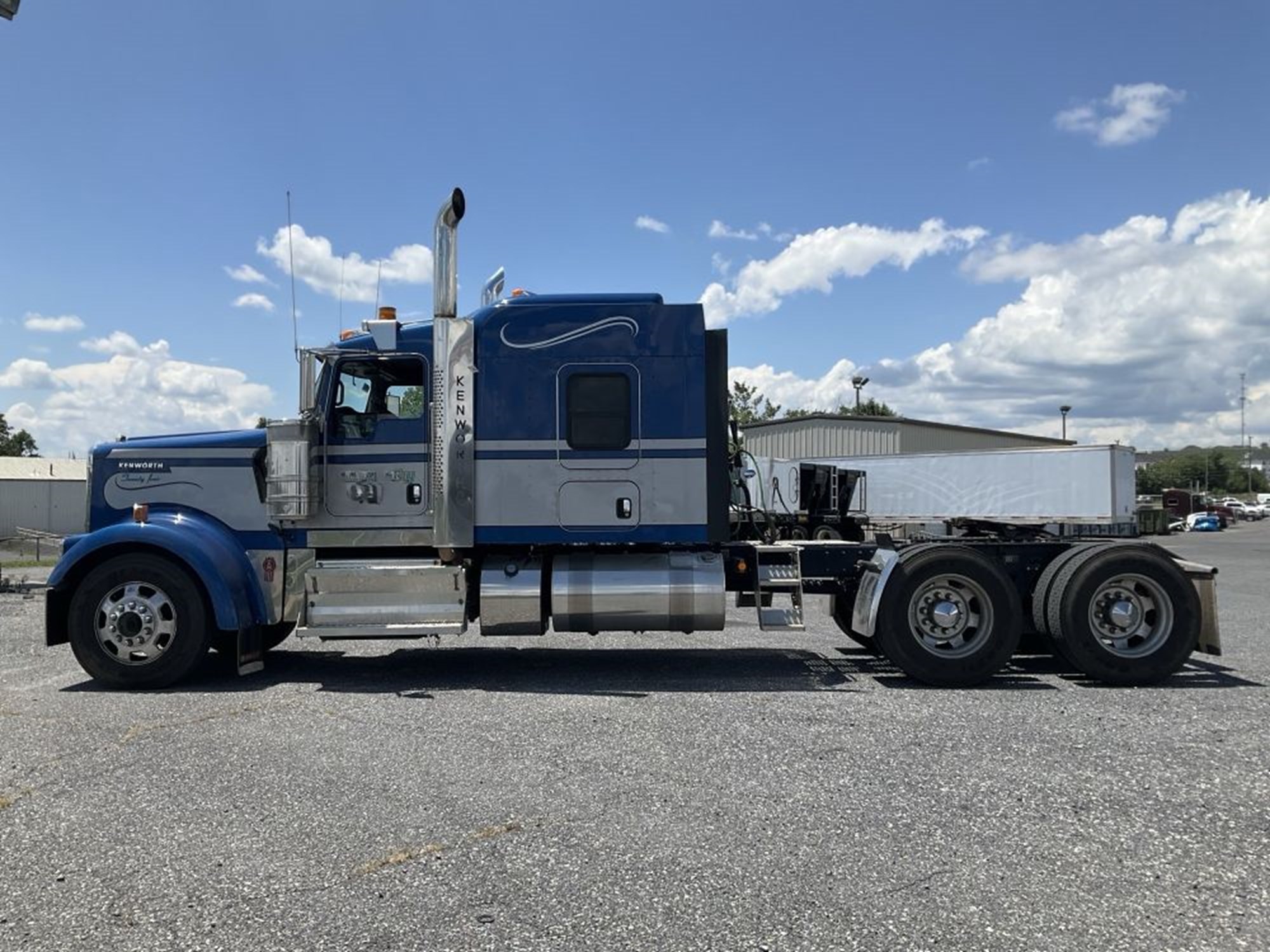 2024 Kenworth W900B 2024 Kenworth W900B - image 2 of 6
