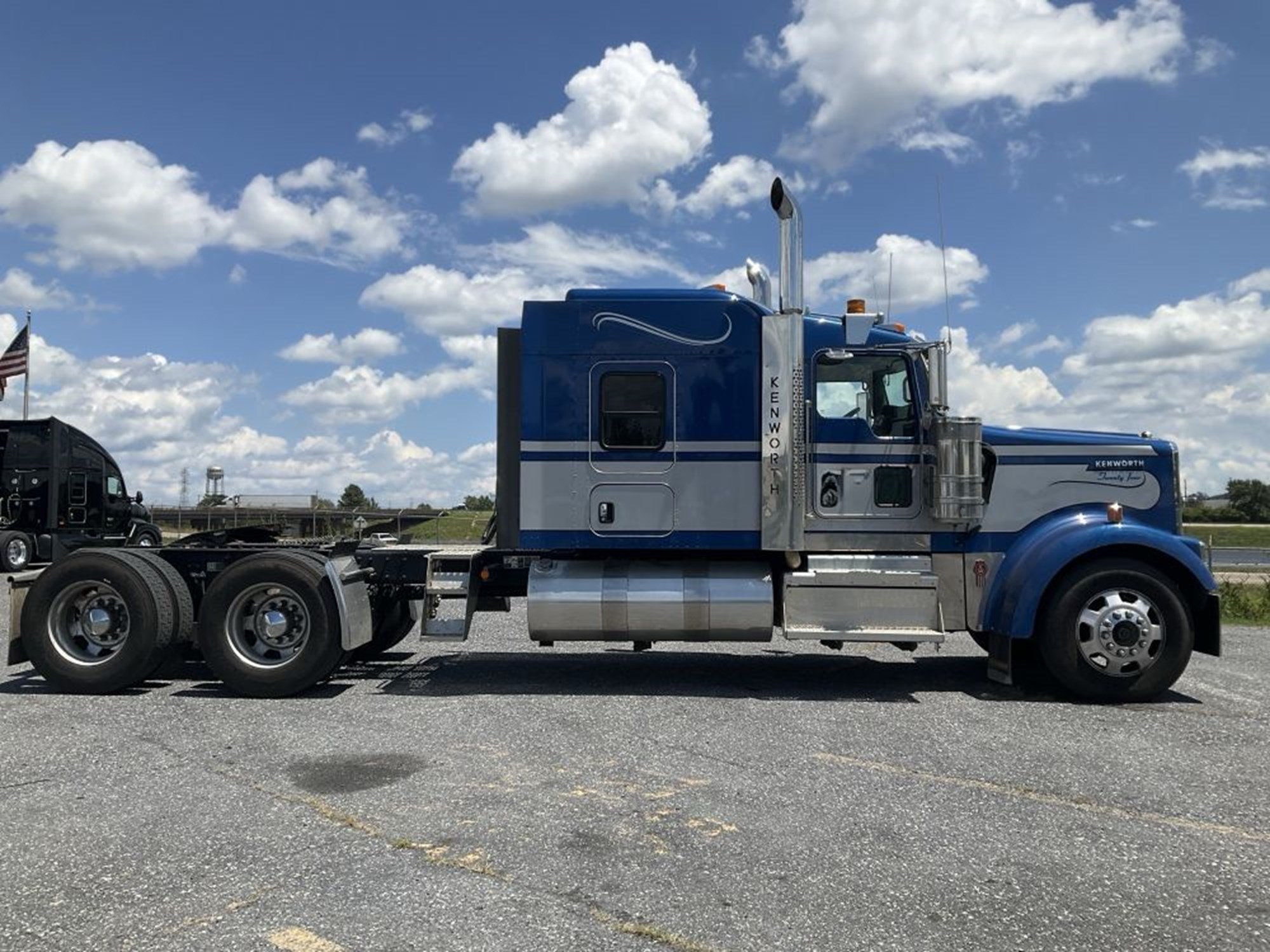 2024 Kenworth W900B 2024 Kenworth W900B - image 5 of 6
