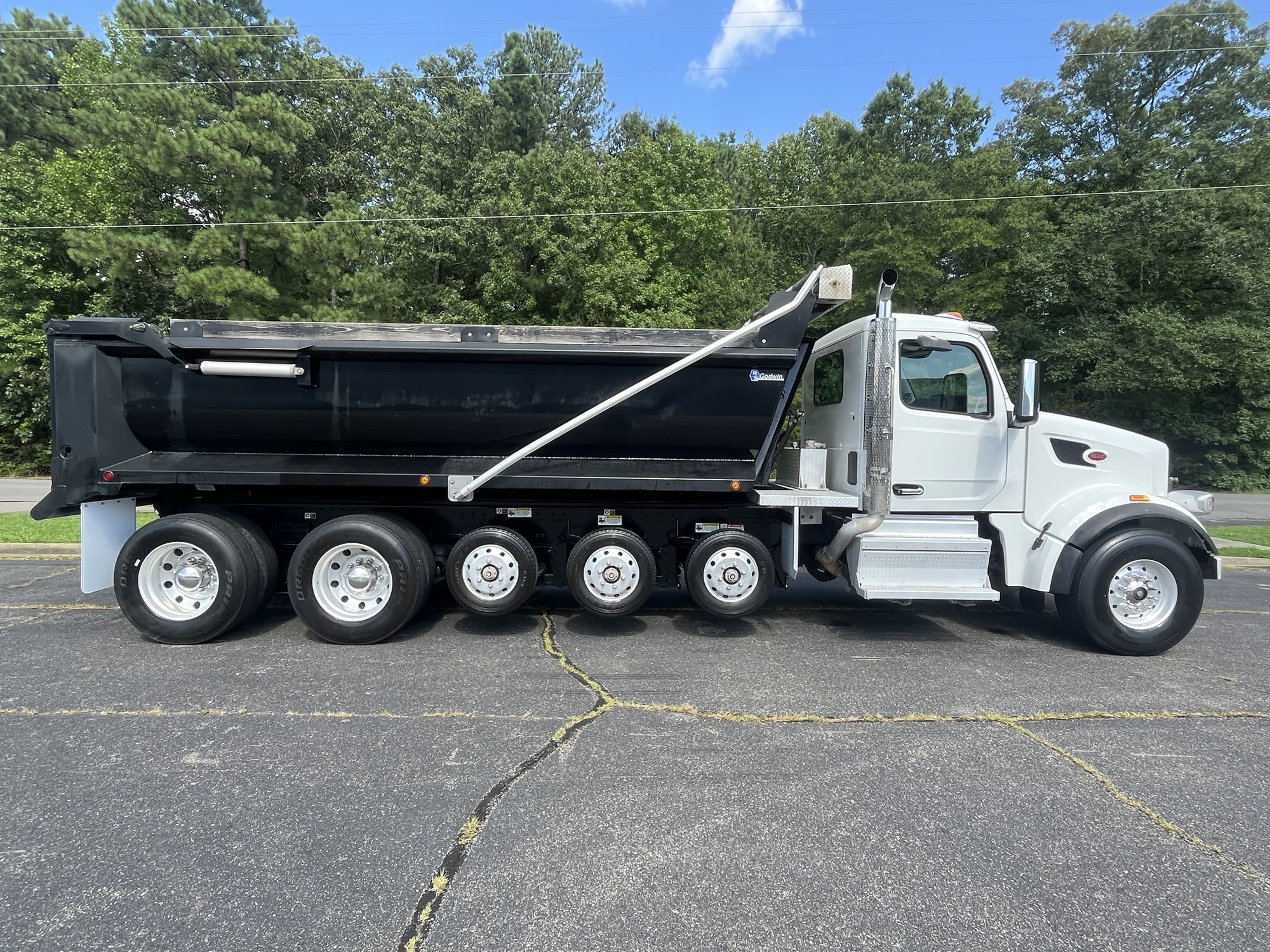 2025 Peterbilt 567 - image 4 of 6