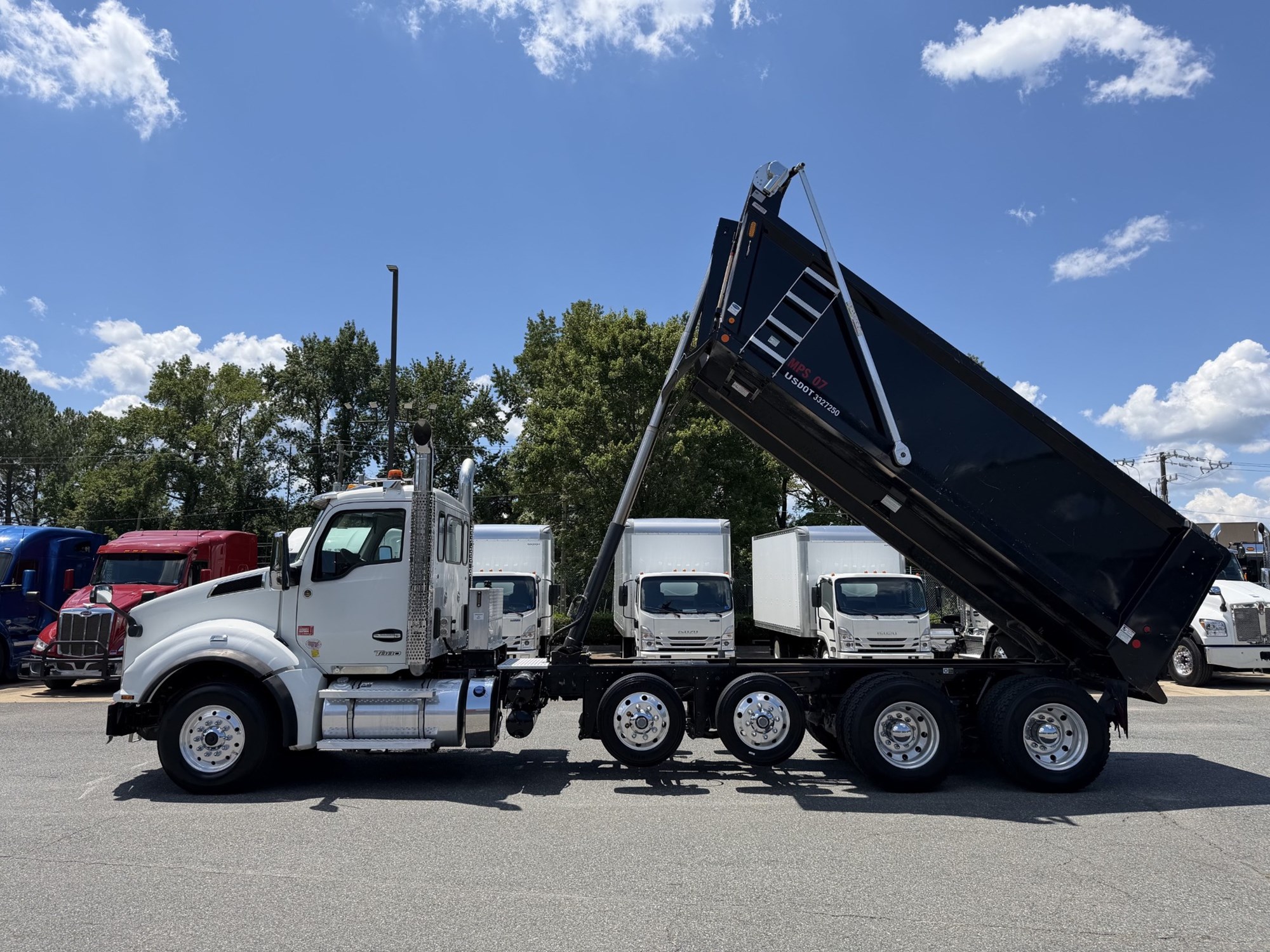 2026 Kenworth T880 - image 4 of 6