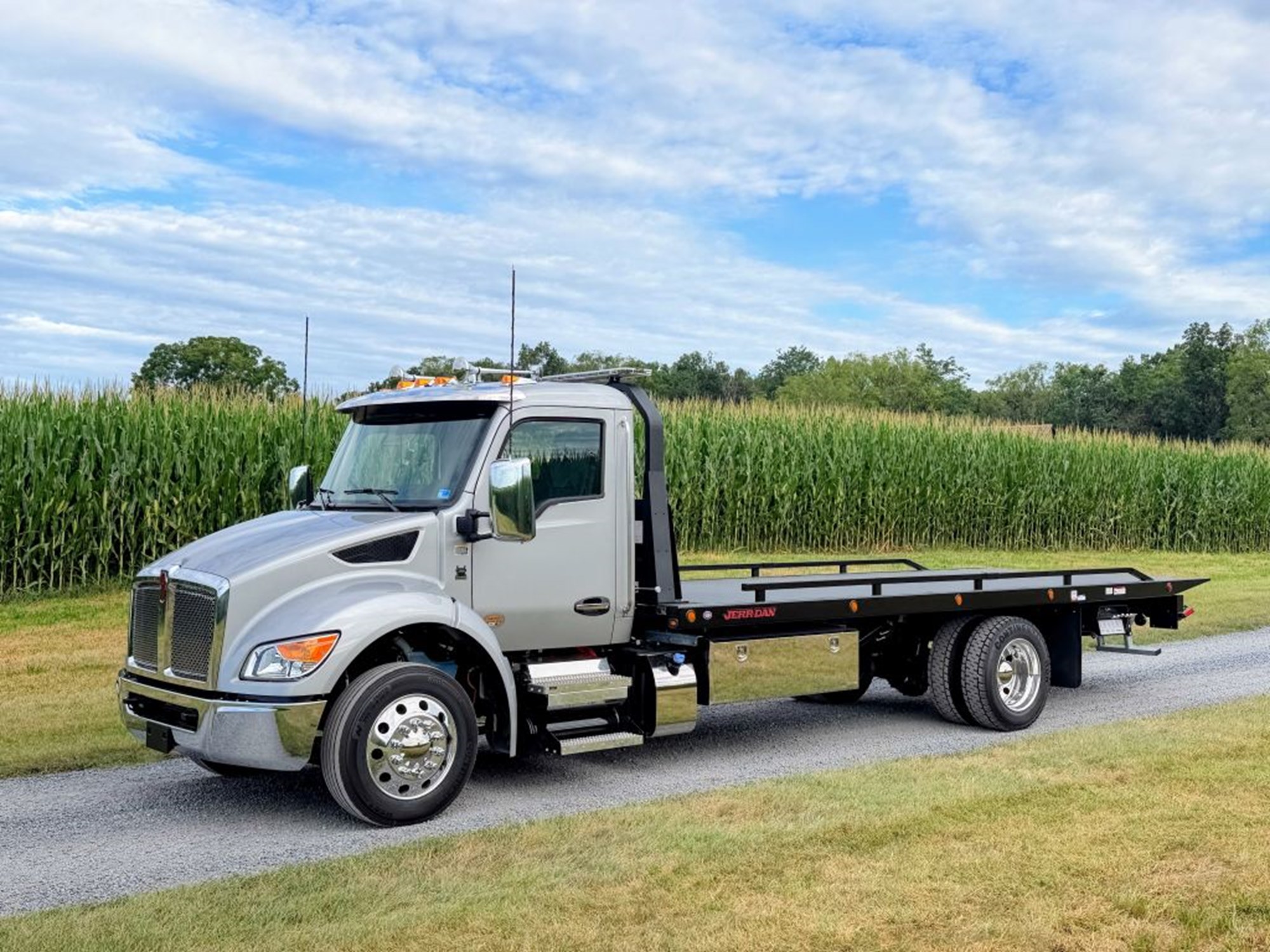 2027 Kenworth T280 2027 Kenworth T280 - image 1 of 6