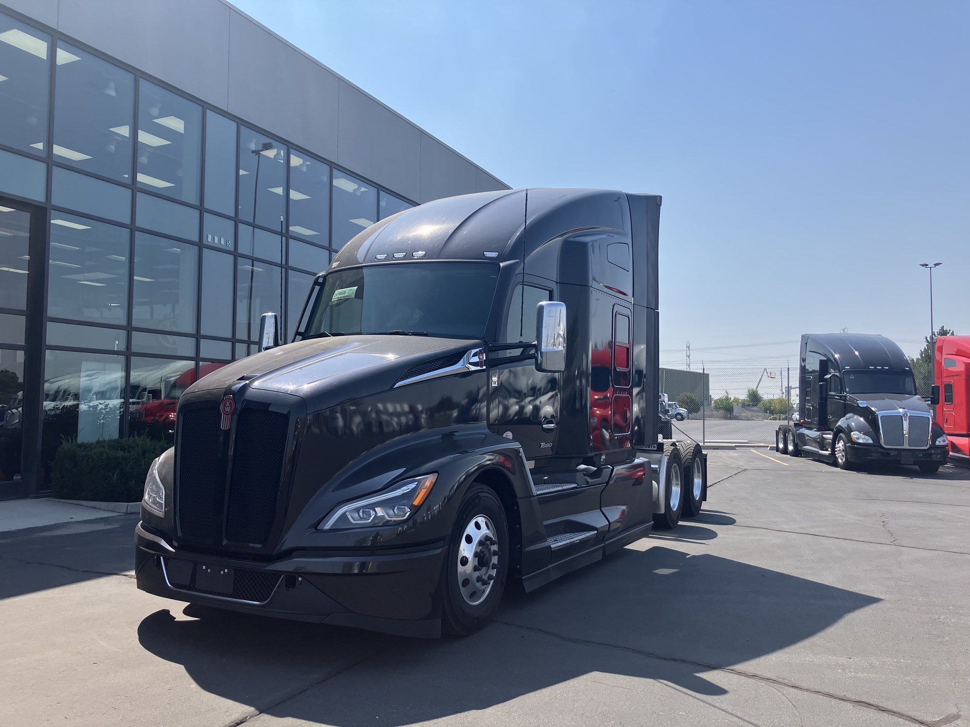 2027 Kenworth T680 Next Gen - image 1 of 6