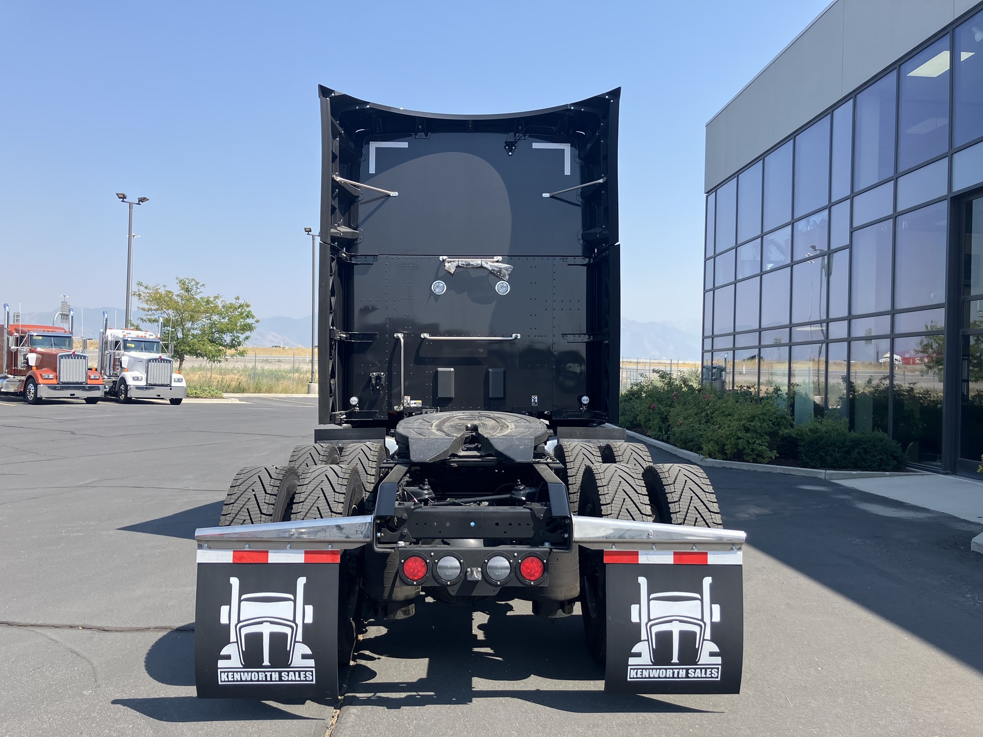 2027 Kenworth T680 Next Gen - image 3 of 6