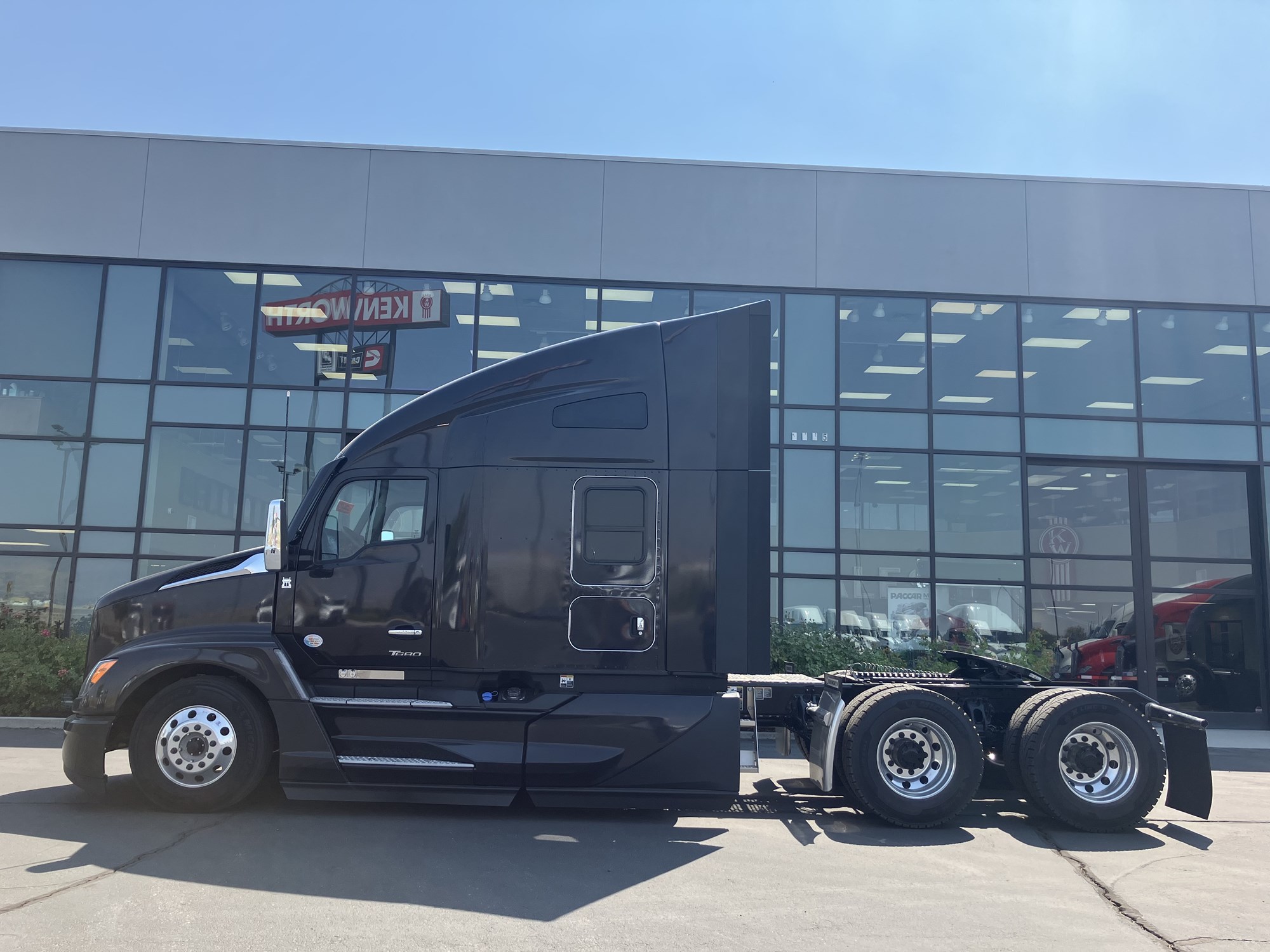 2027 Kenworth T680 Next Gen - image 4 of 6