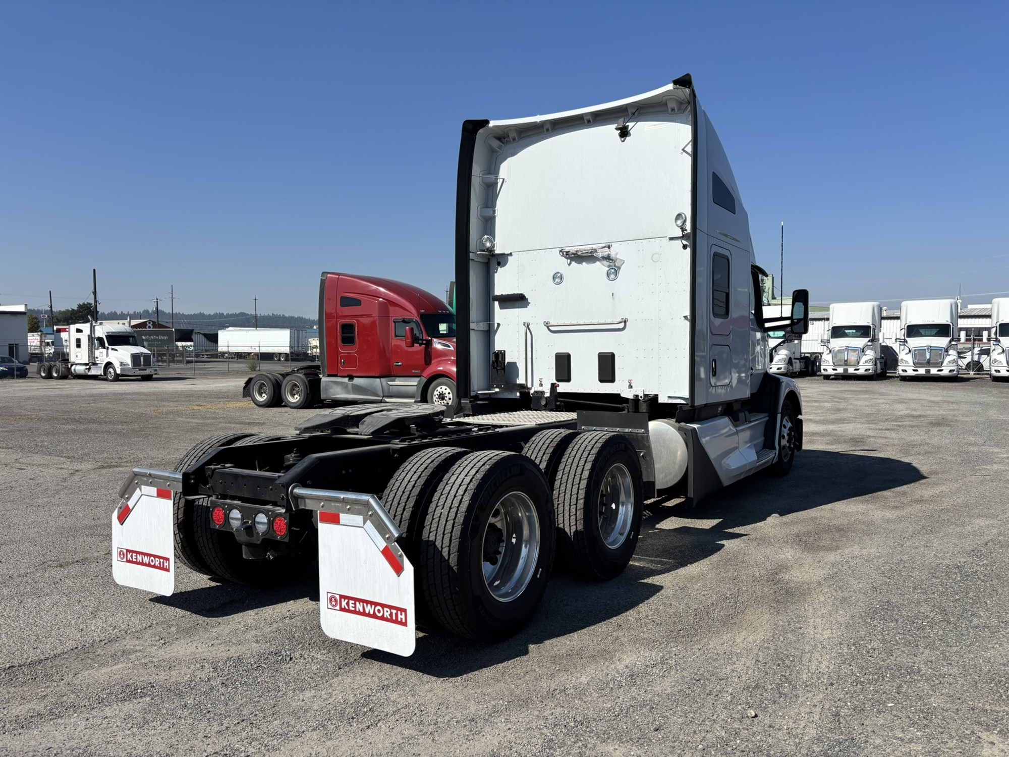2027 Kenworth T680 Next Gen - image 3 of 6