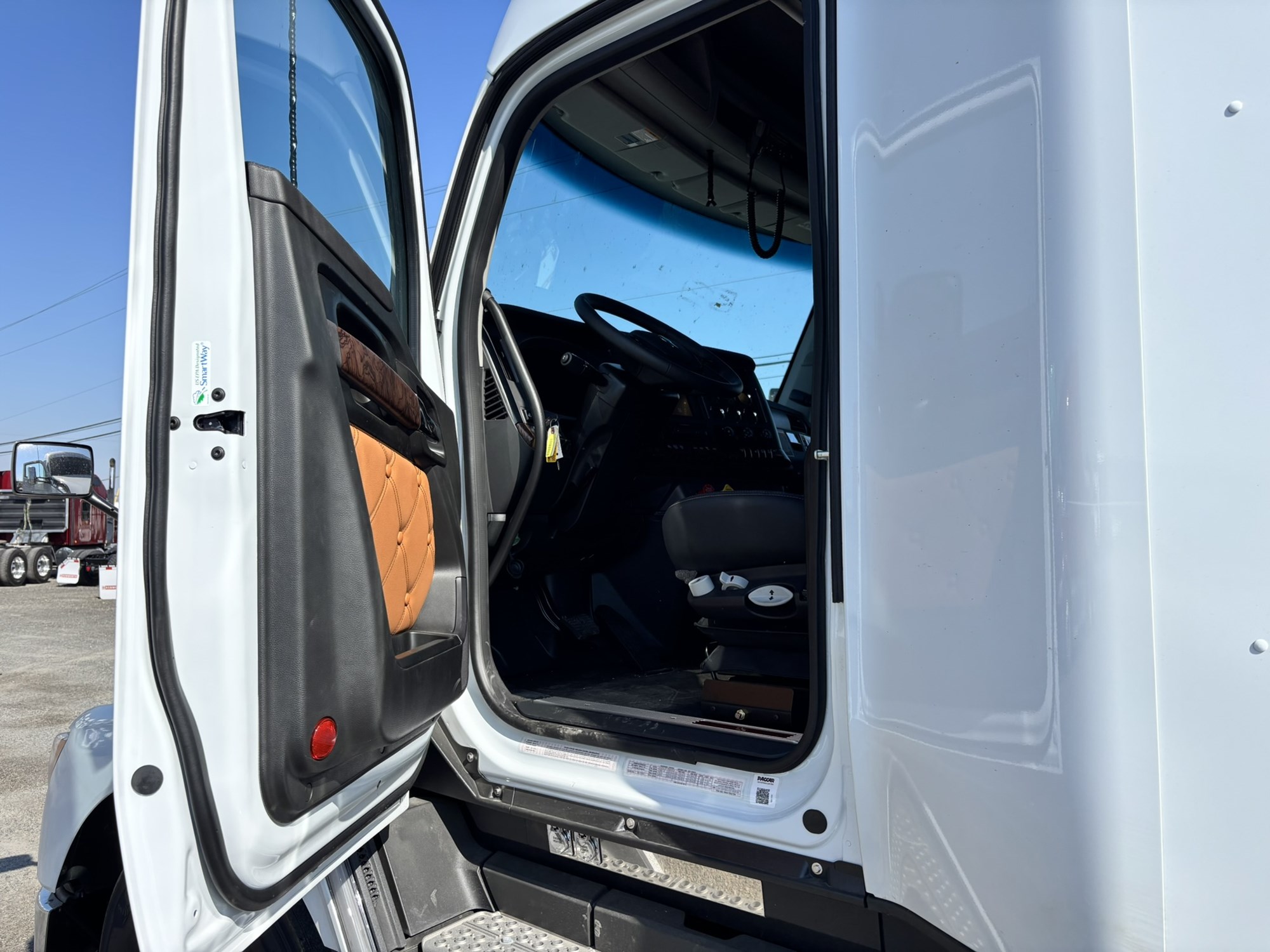 2027 Kenworth T680 Next Gen - image 5 of 6