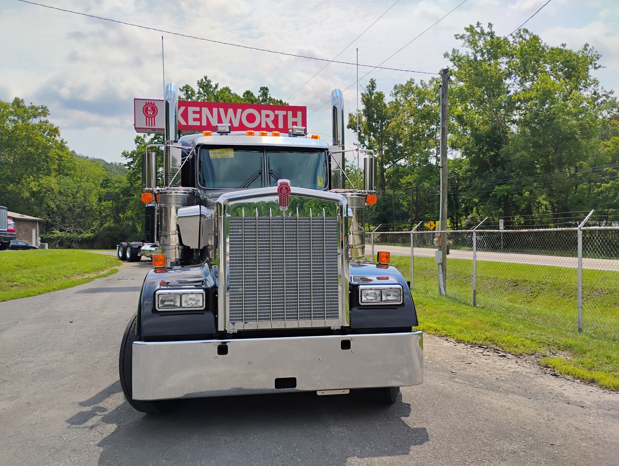 2027 Kenworth W900 in Keyser, WV — photo 2