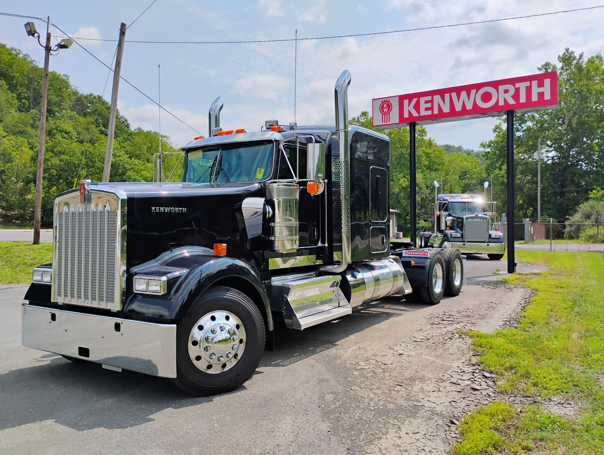 2027 Kenworth W900 in Keyser, WV — photo 3