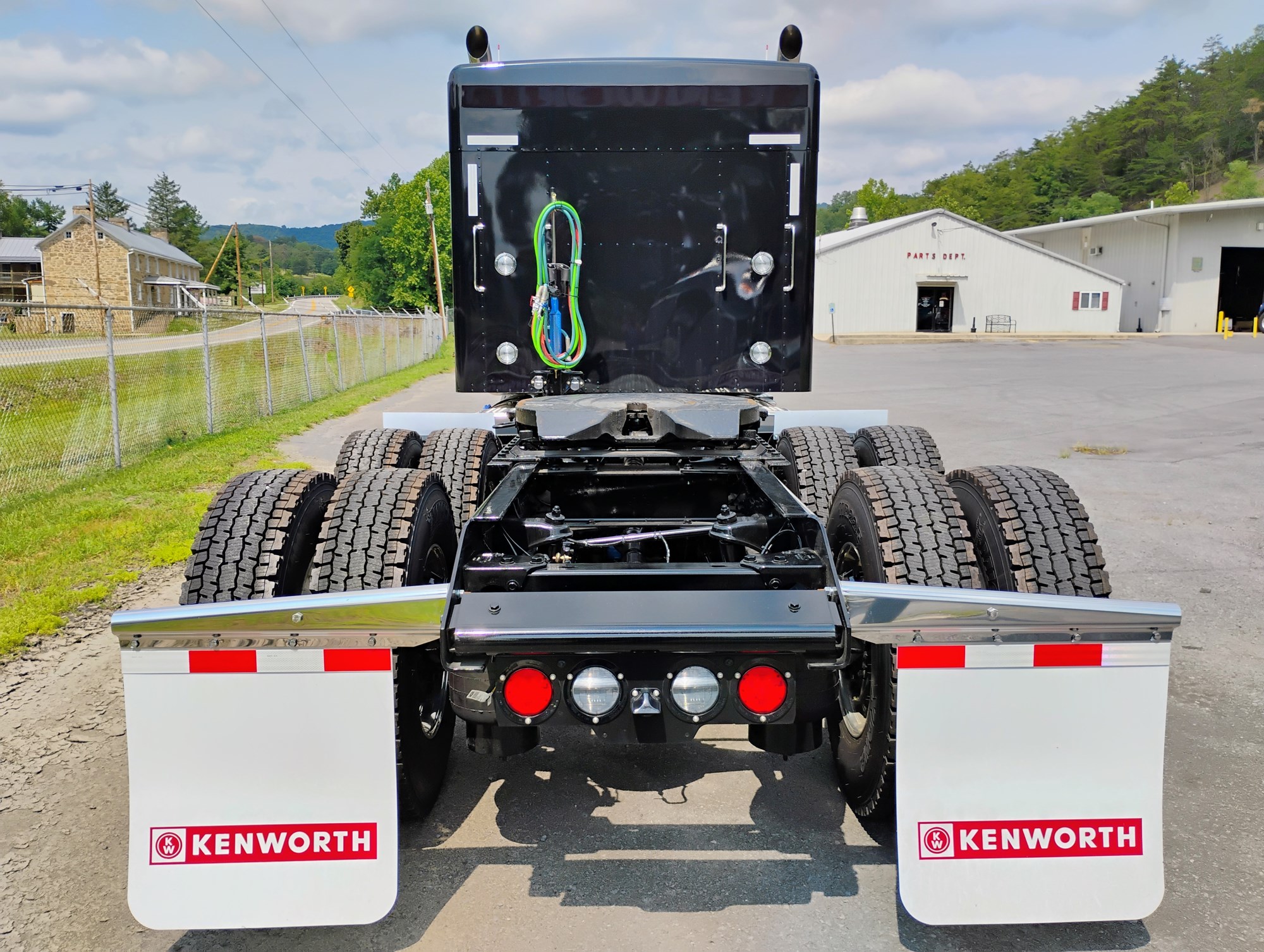 2027 Kenworth W900 in Keyser, WV — photo 4