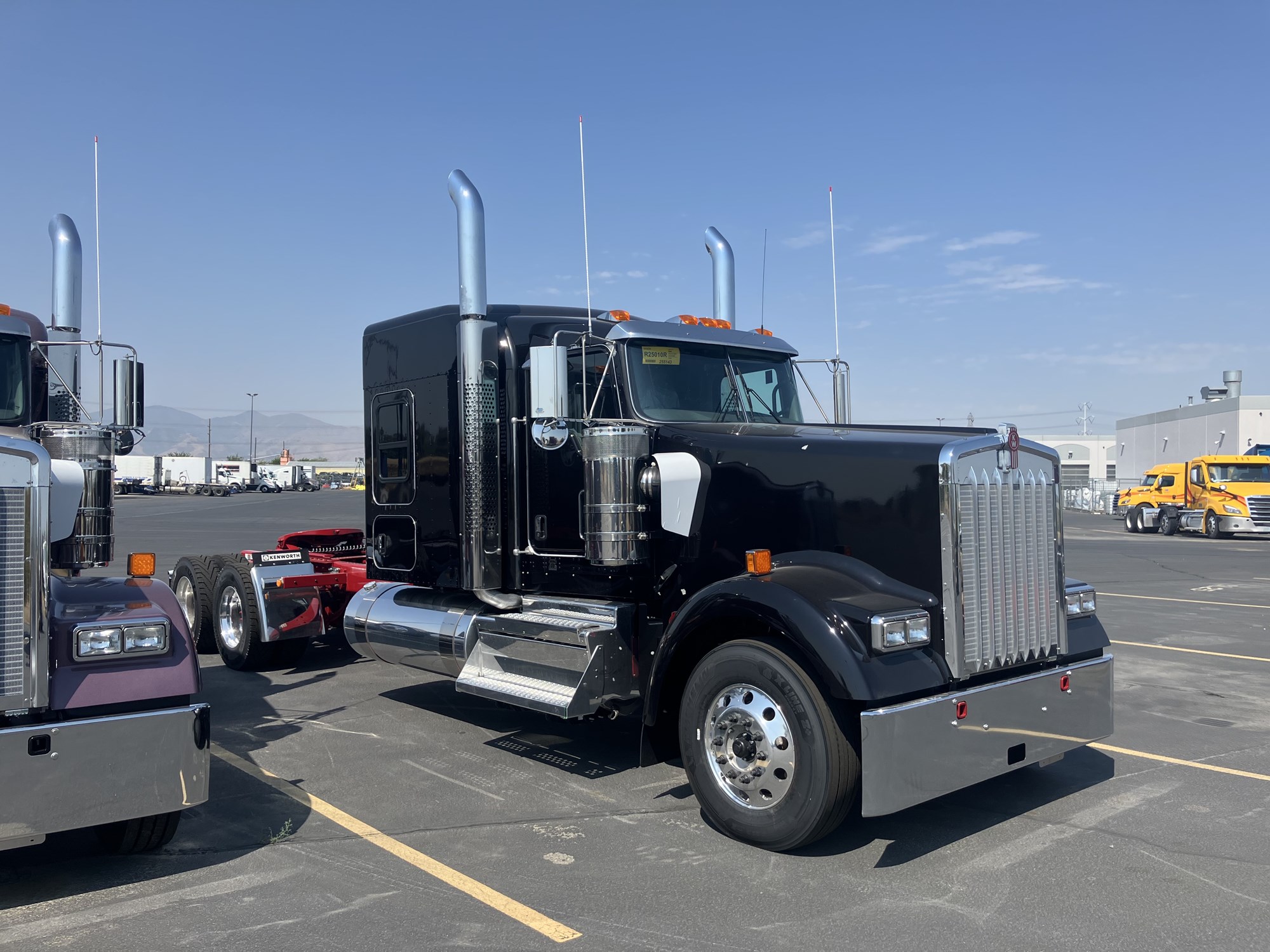 2027 Kenworth W900B - image 1 of 5