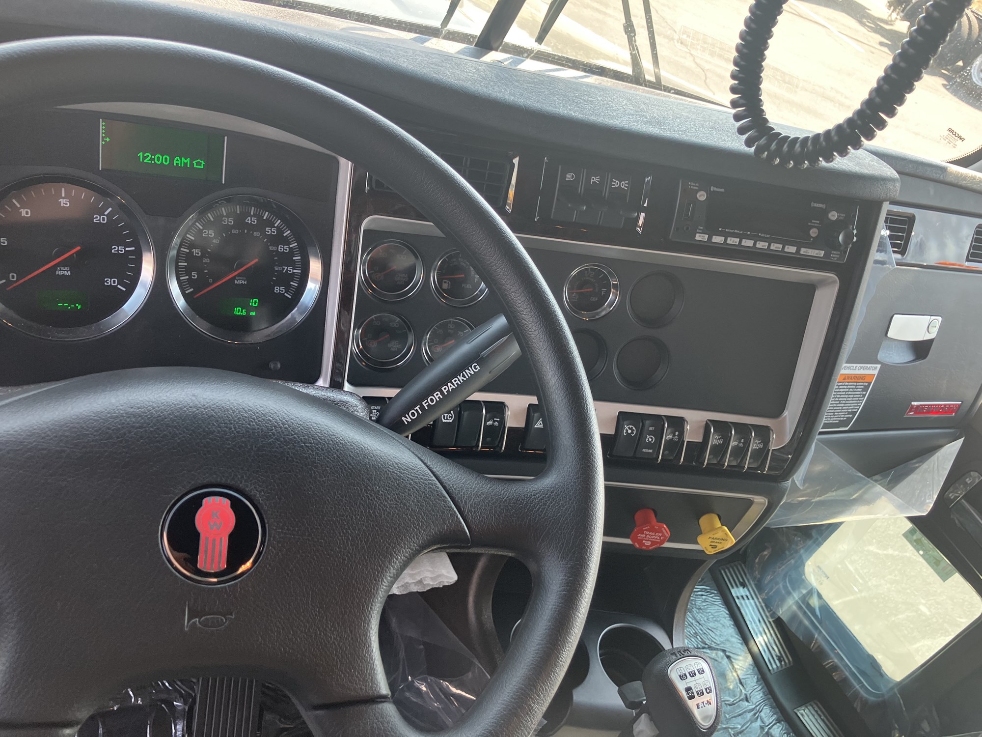 2027 Kenworth W900B - image 4 of 5