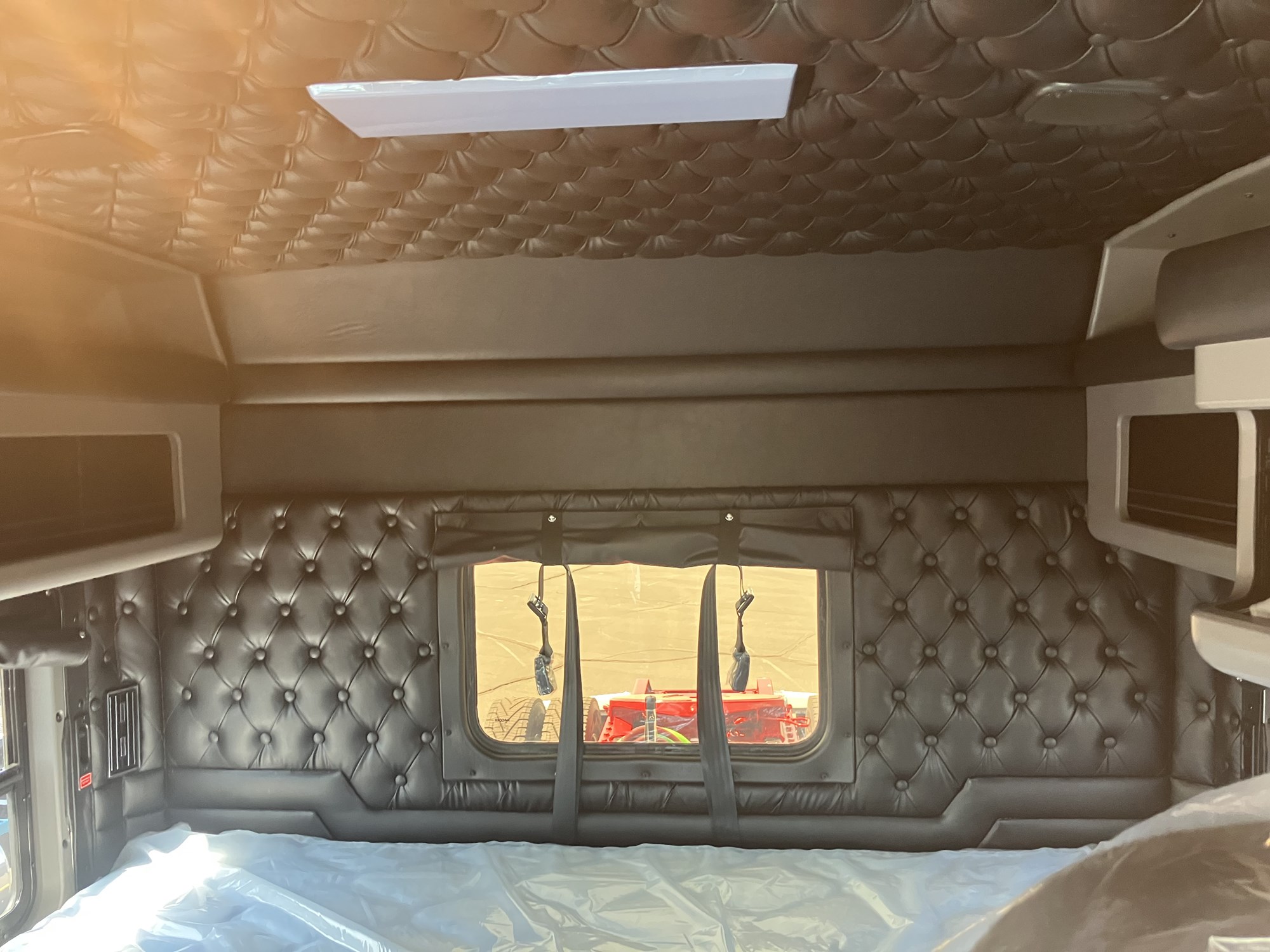 2027 Kenworth W900B - image 5 of 5