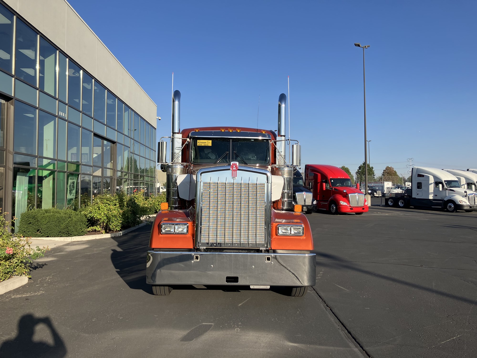 2027 Kenworth W900B - image 2 of 6
