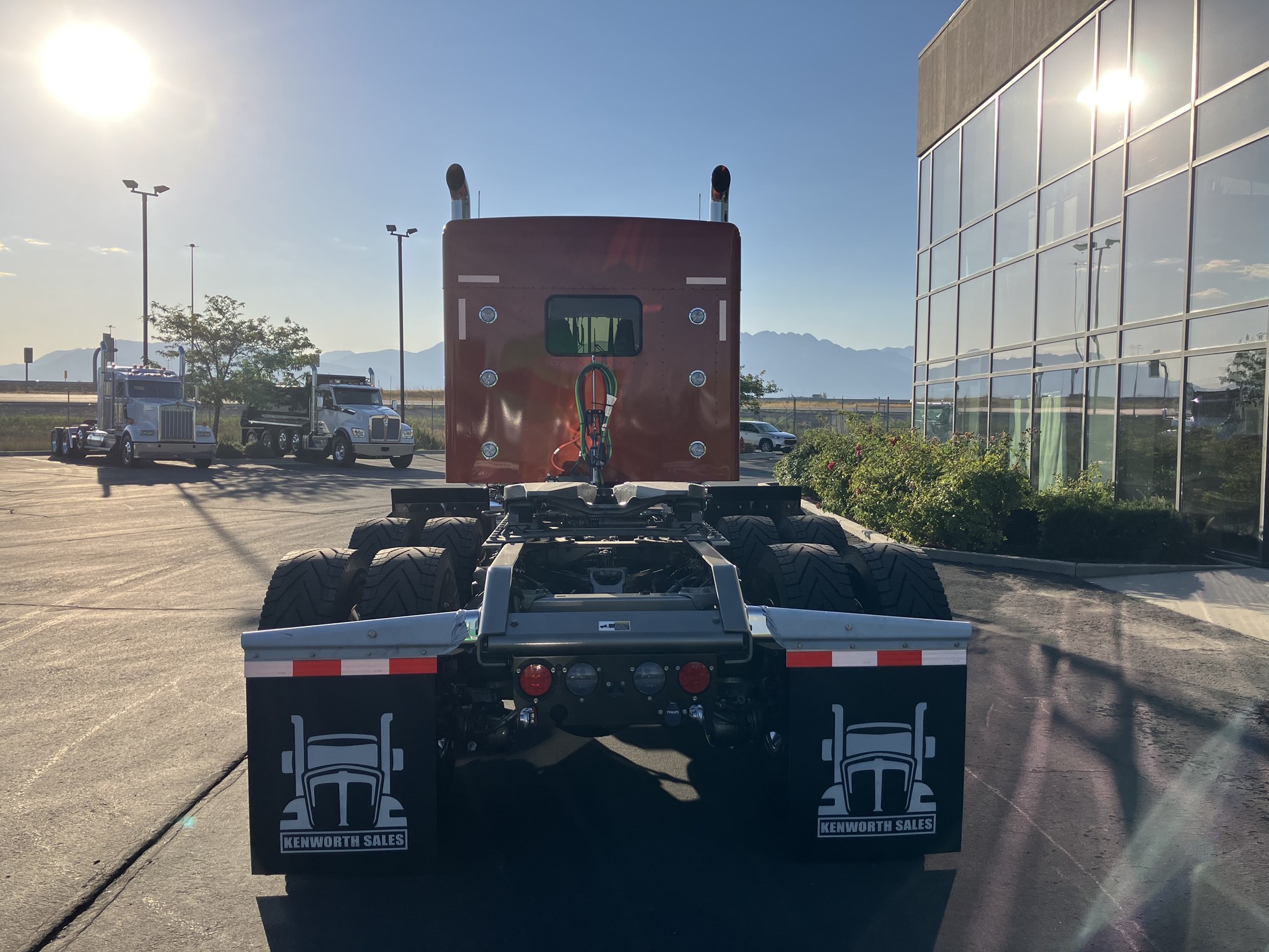 2027 Kenworth W900B - image 4 of 6