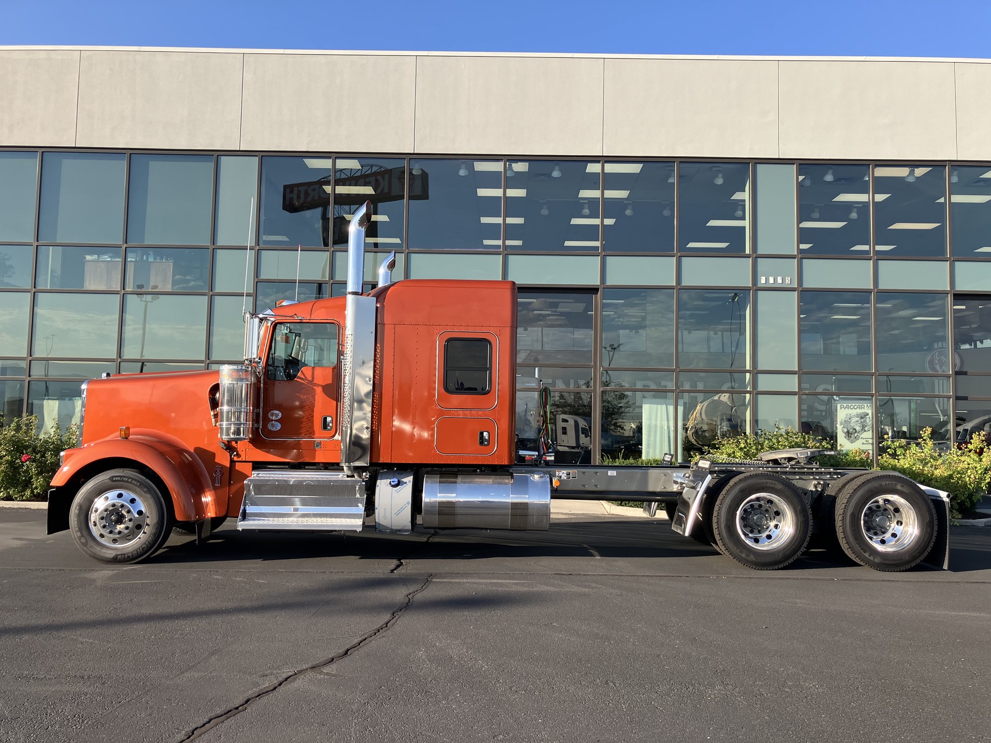 2027 Kenworth W900B - image 5 of 6