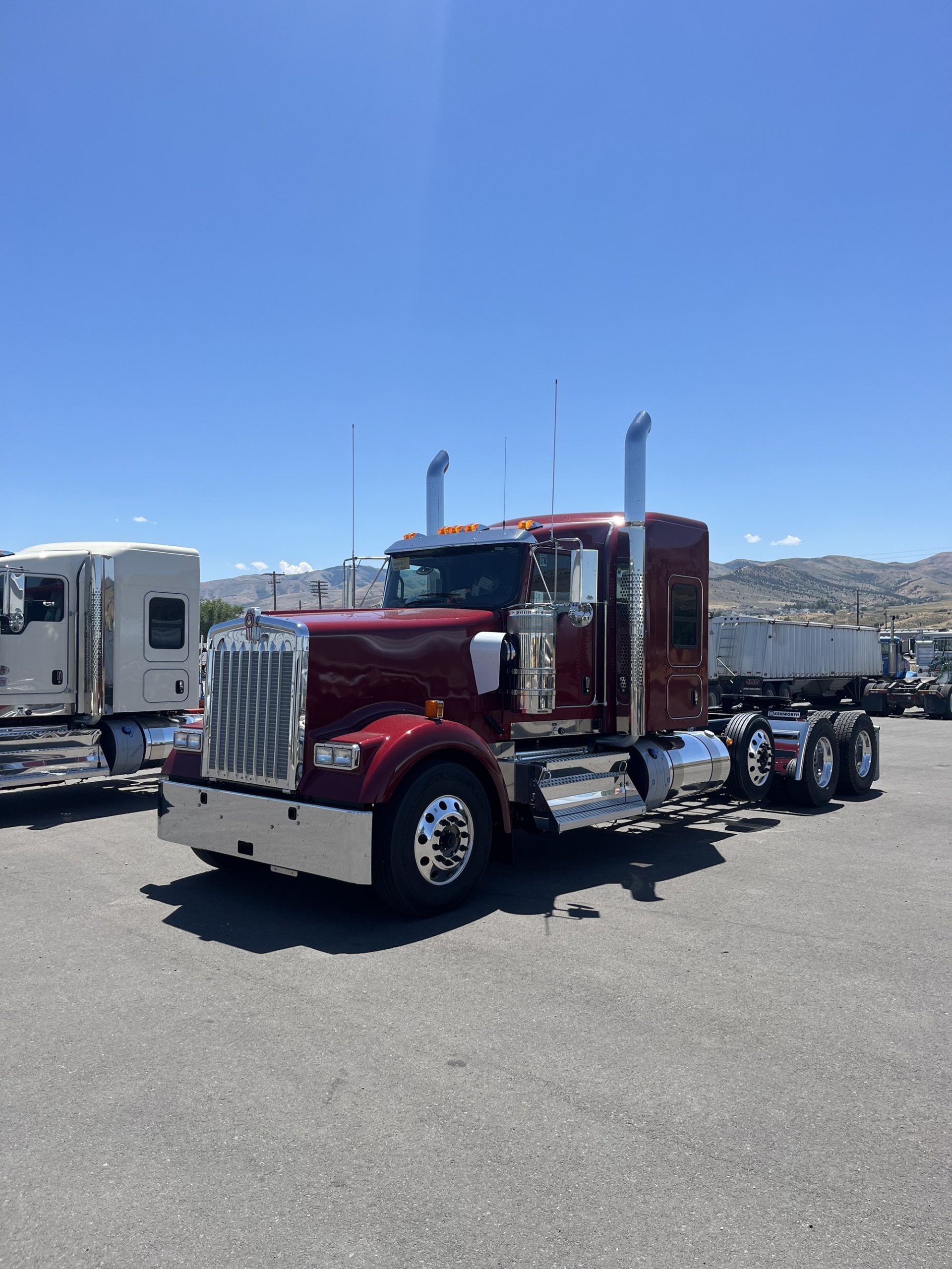 2027 Kenworth W900B 2027 Kenworth W900B - image 1 of 1
