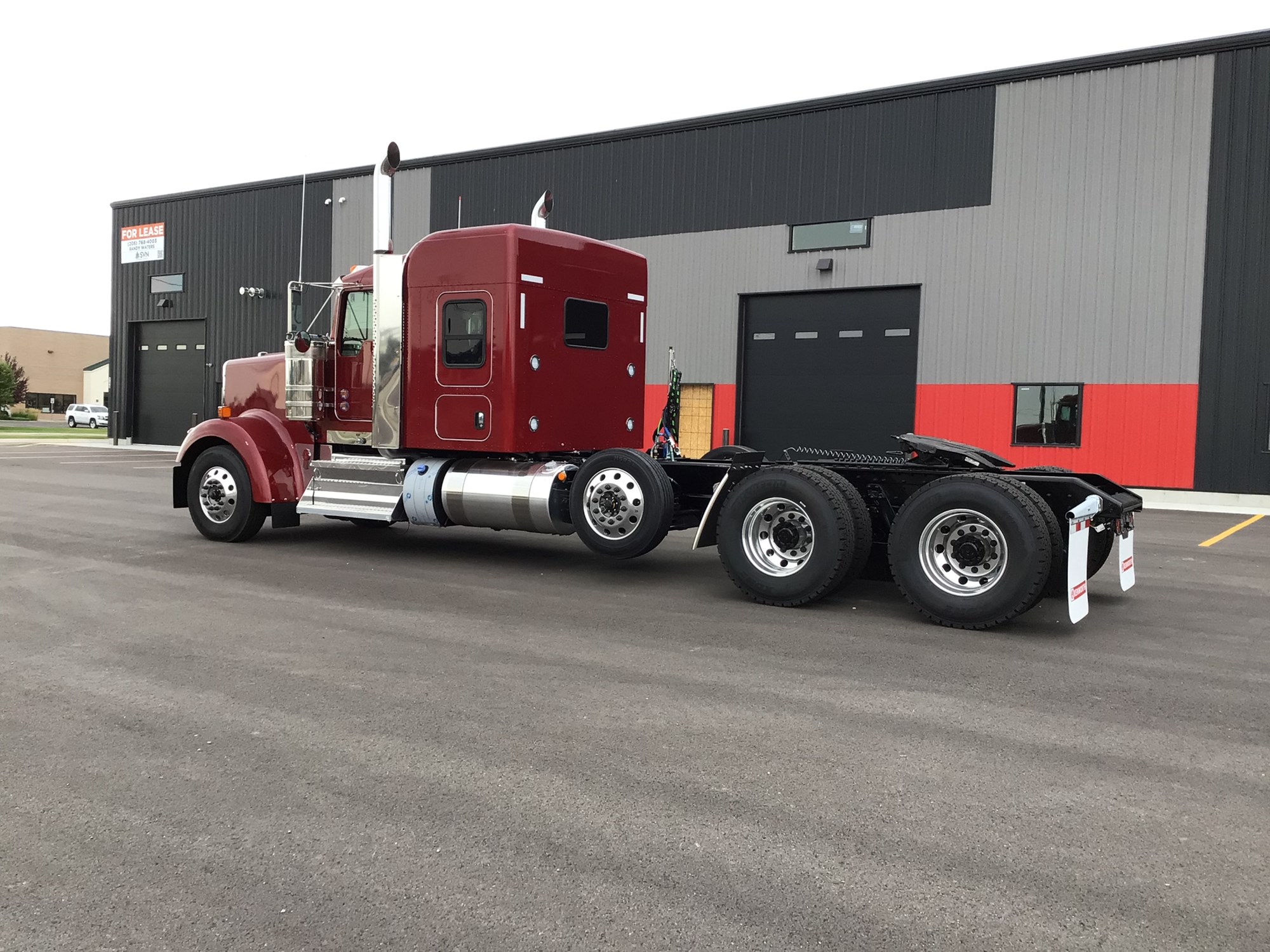 2027 Kenworth W900B - image 3 of 6
