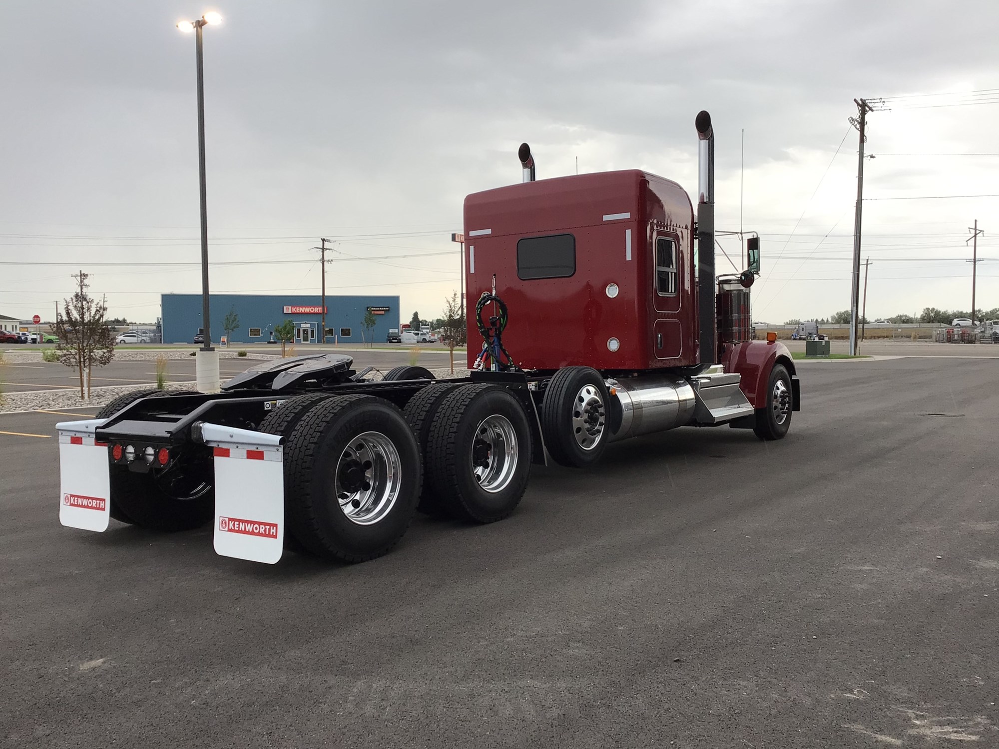 2027 Kenworth W900B - image 5 of 6