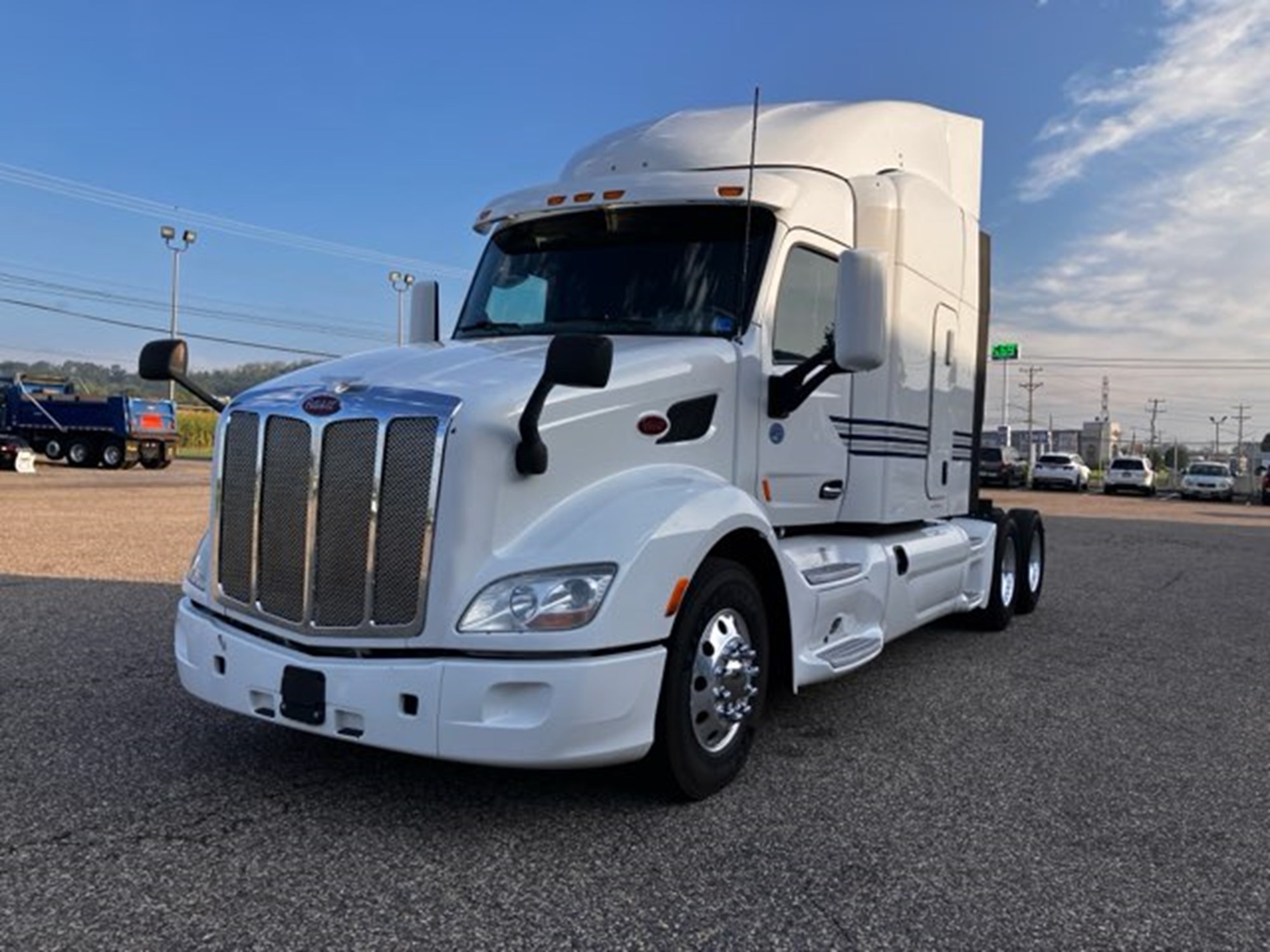 2016 Peterbilt 579 2016 Peterbilt 579 - image 1 of 6