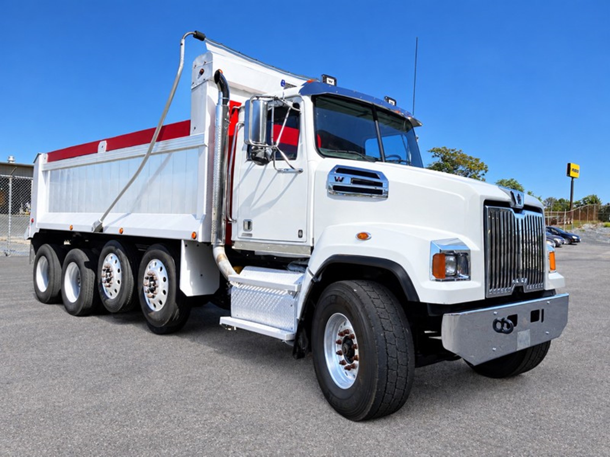 2017 Western Star 4700 2017 Western Star 4700 - image 3 of 6
