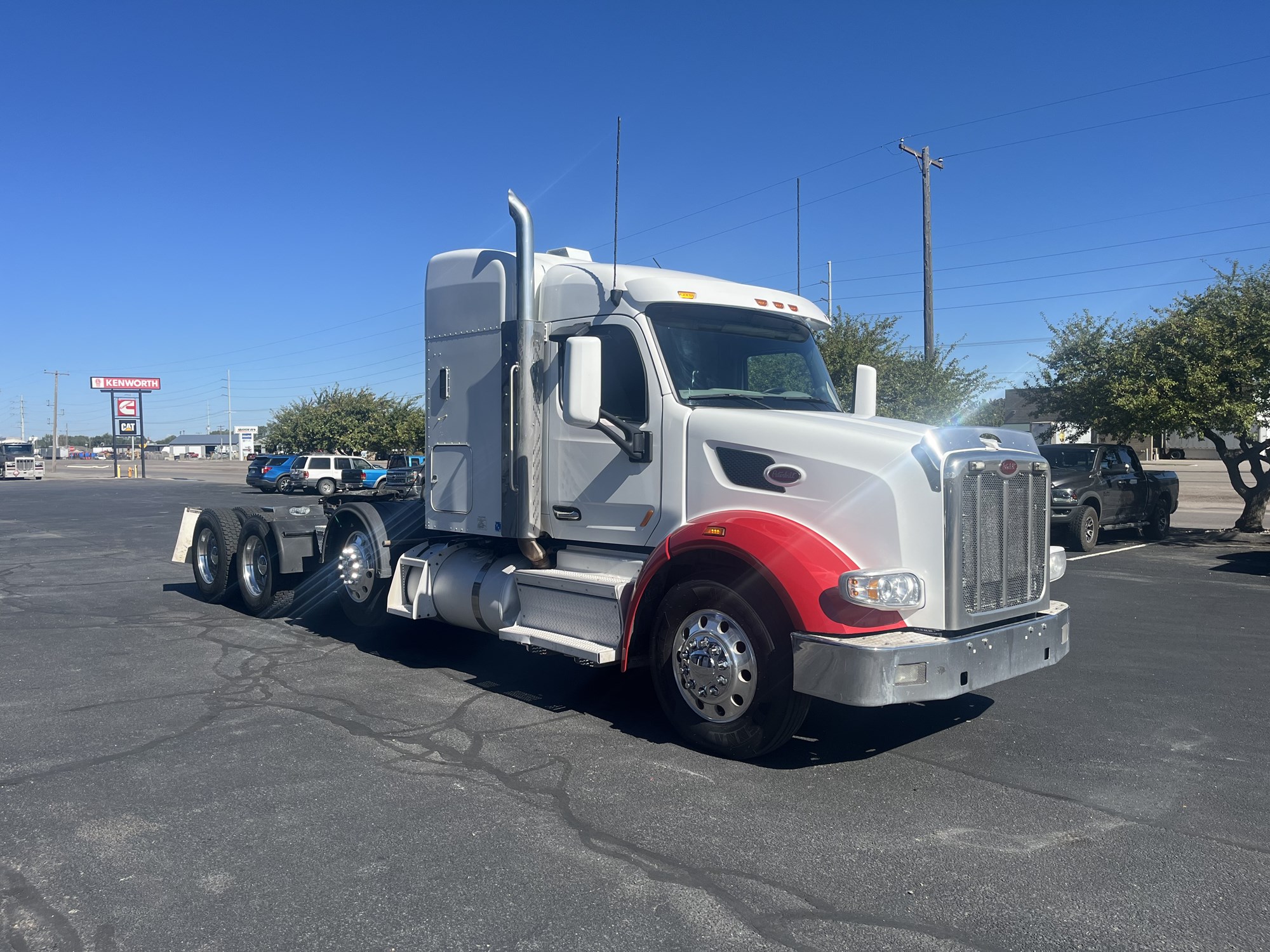 2021 Peterbilt 567 2021 Peterbilt 567 - image 3 of 6