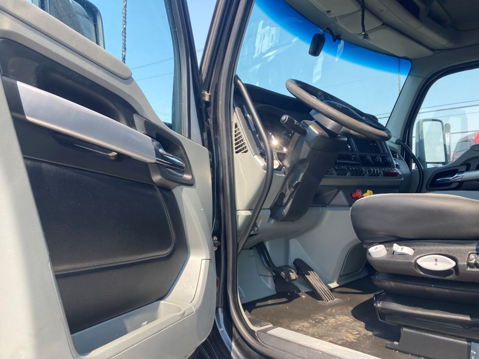2021 Kenworth T680 in Spokane, WA — photo 5