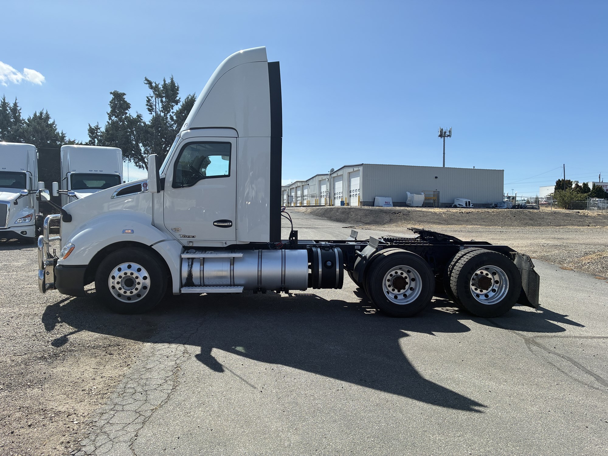 2021 Kenworth T680 - image 2 of 6