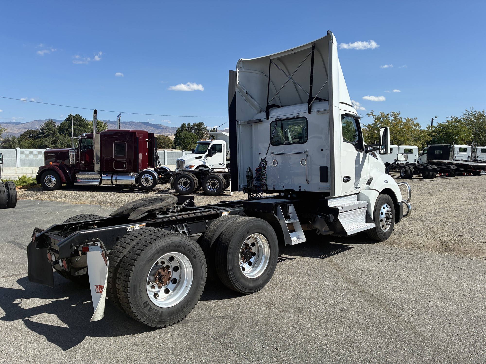 2021 Kenworth T680 - image 5 of 6
