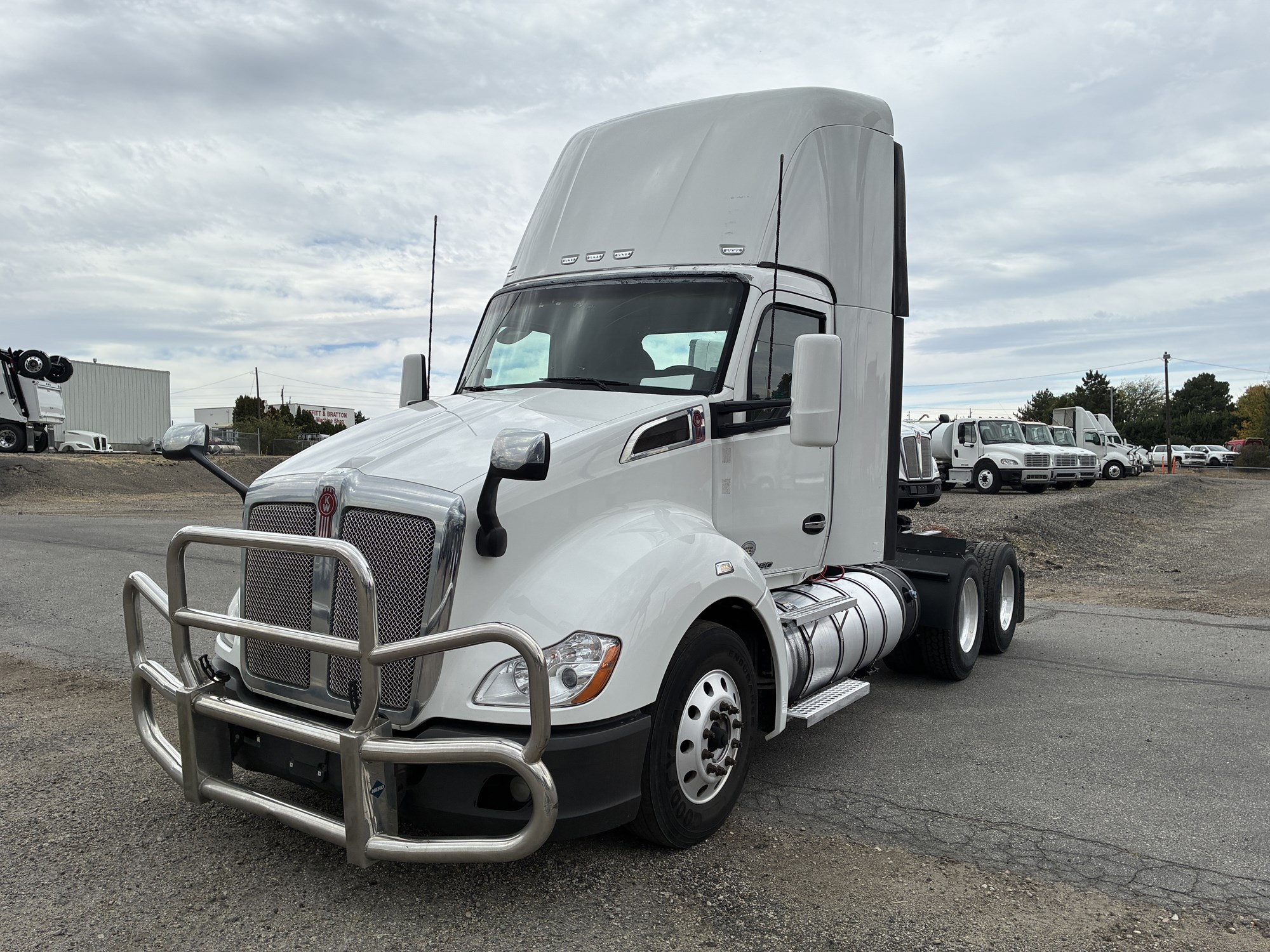 2021 Kenworth T680 - image 1 of 6