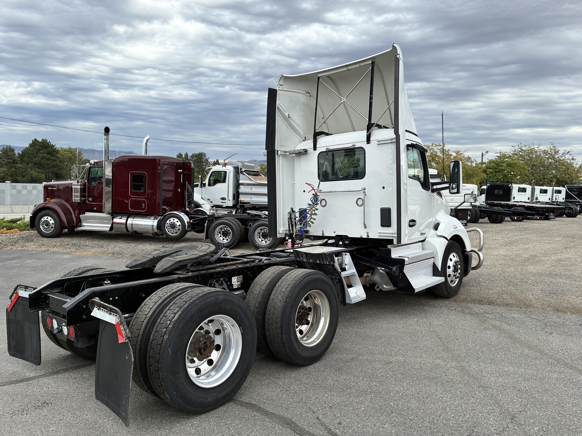2021 Kenworth T680 - image 5 of 6