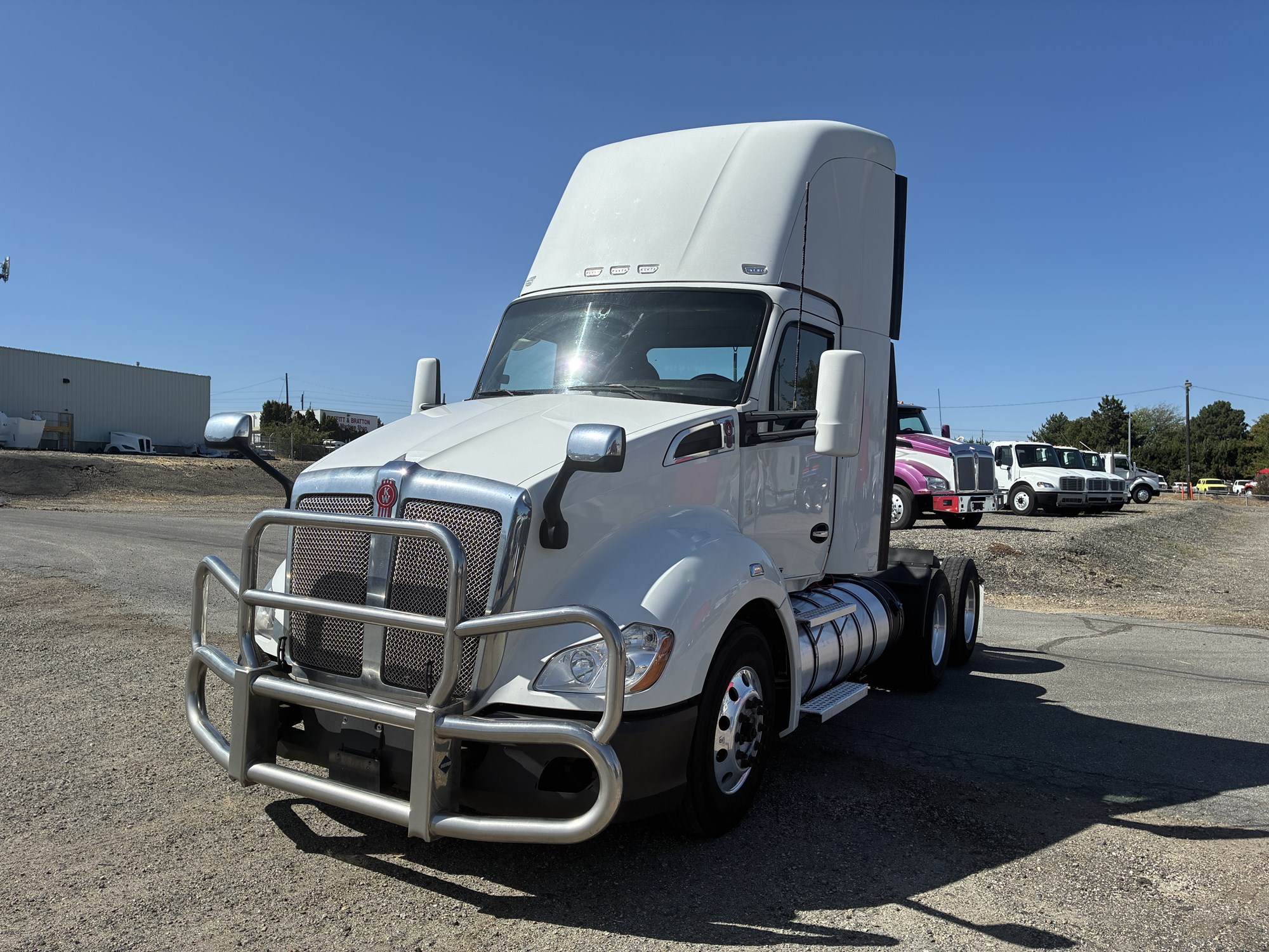 2021 Kenworth T680 - image 1 of 6