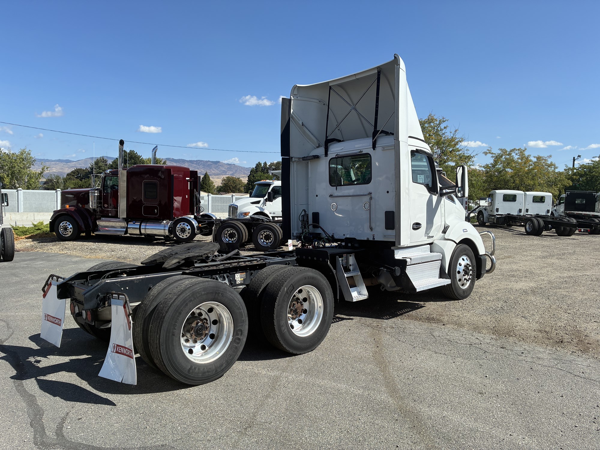 2021 Kenworth T680 - image 5 of 6