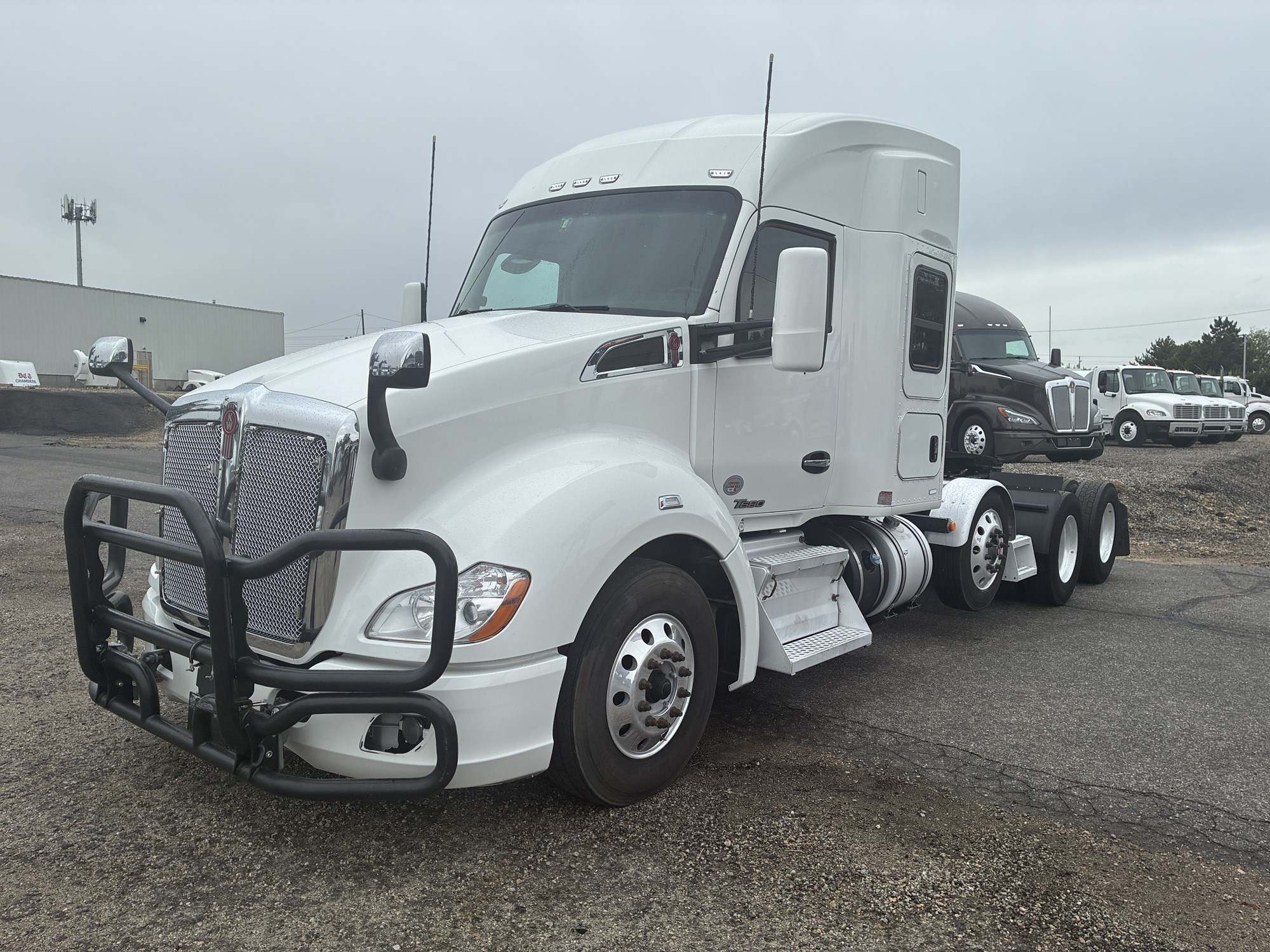 2021 Kenworth T680 - image 1 of 6