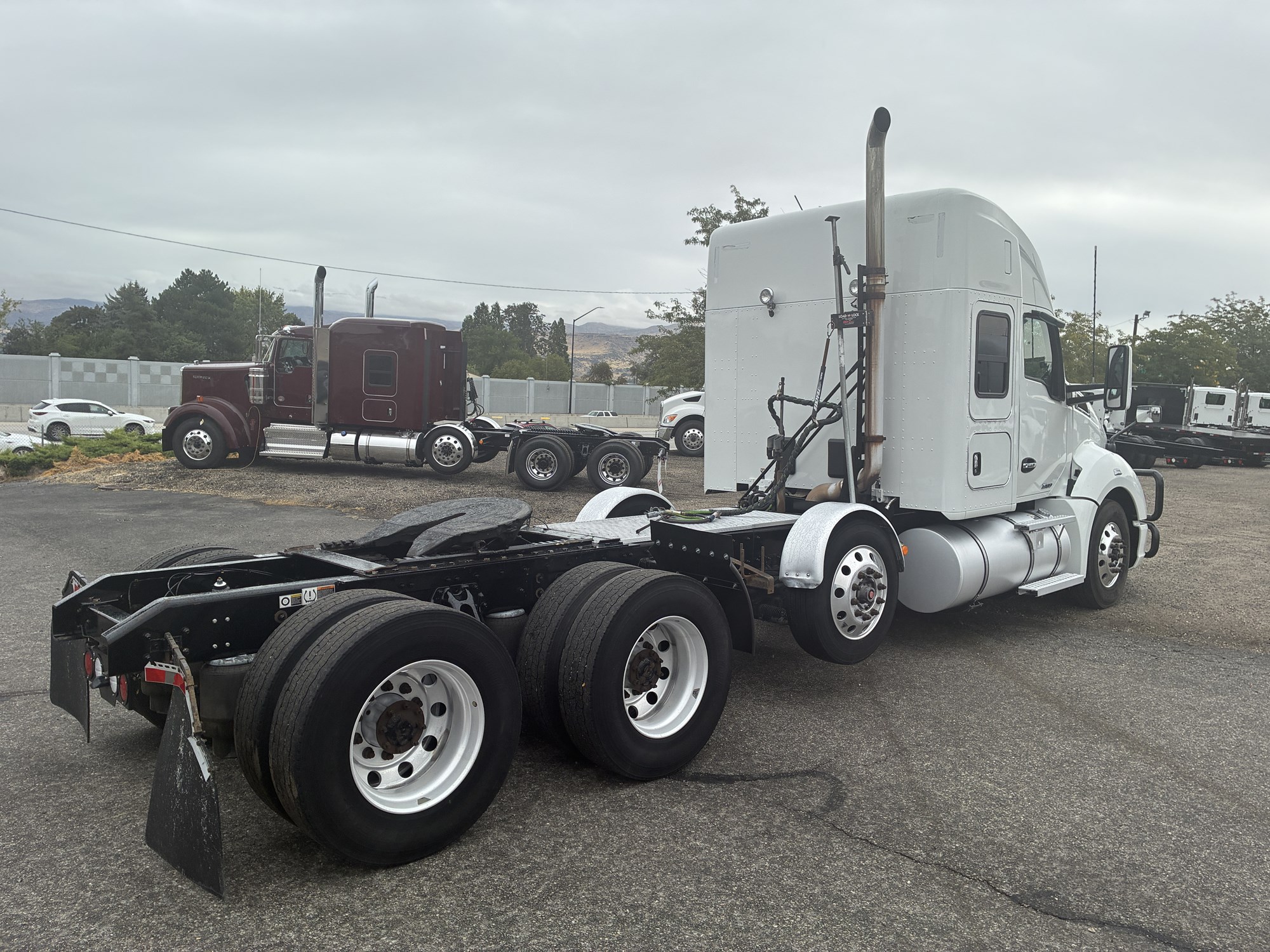 2021 Kenworth T680 - image 5 of 6
