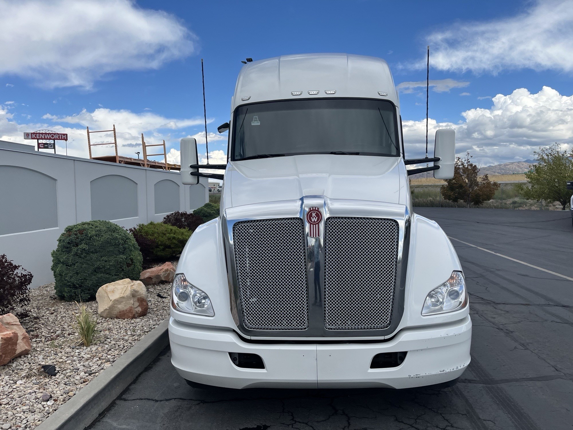 2022 Kenworth T680 in Salt Lake, UT — photo 2
