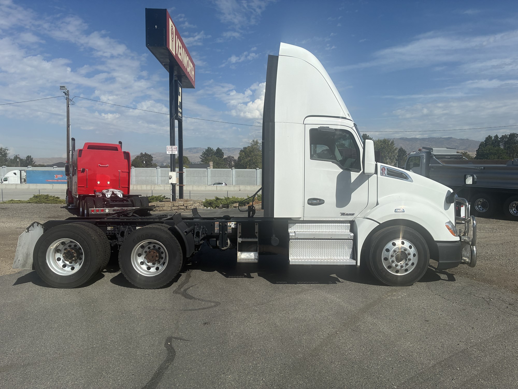2022 Kenworth T680 - image 6 of 6