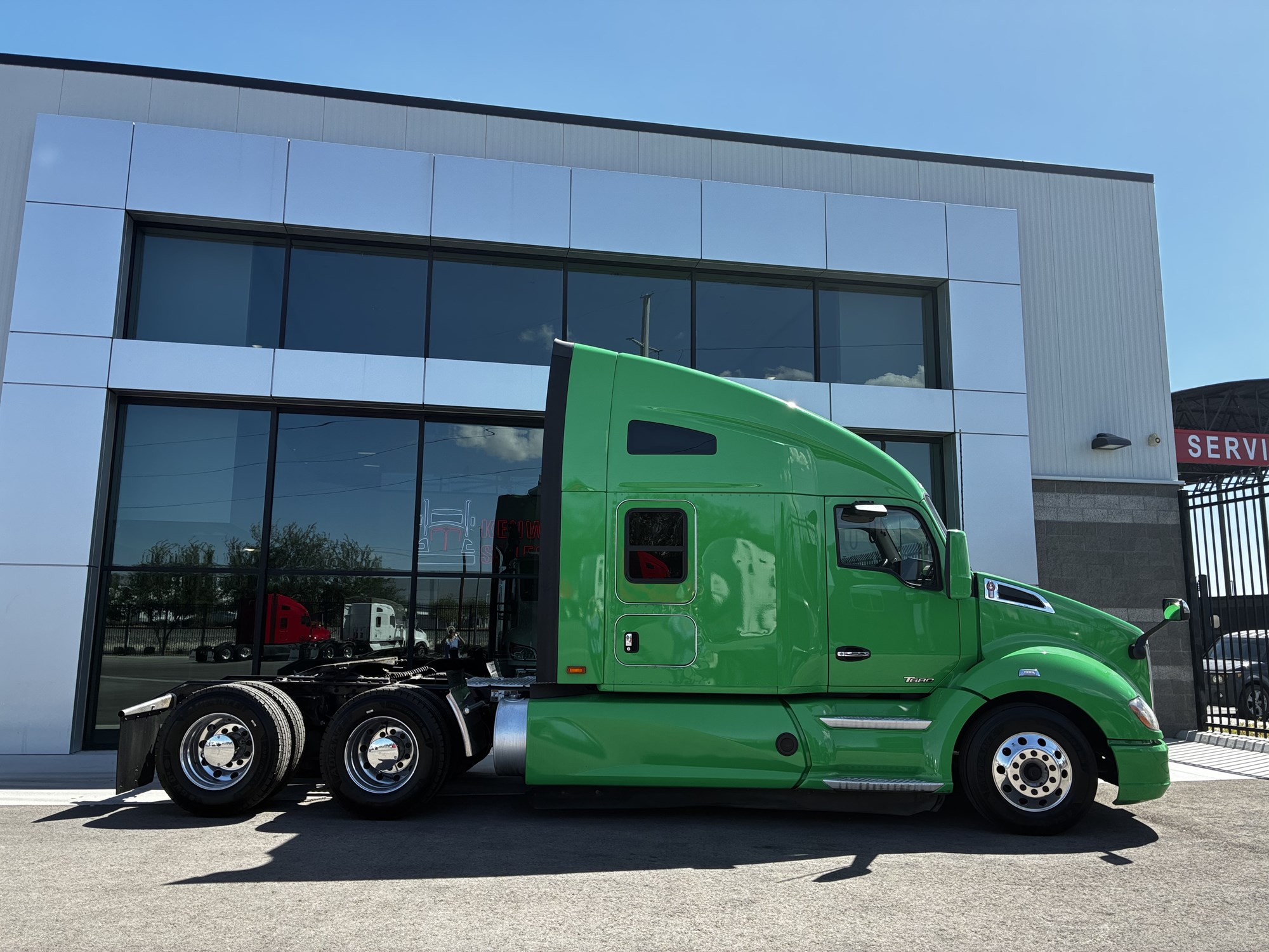 2022 Kenworth T680 in Las Vegas, NV — photo 2