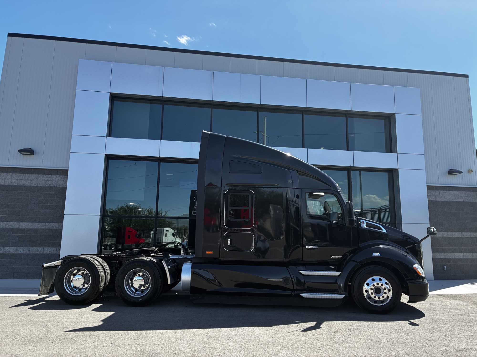 2022 Kenworth T680 in Las Vegas, NV — photo 2