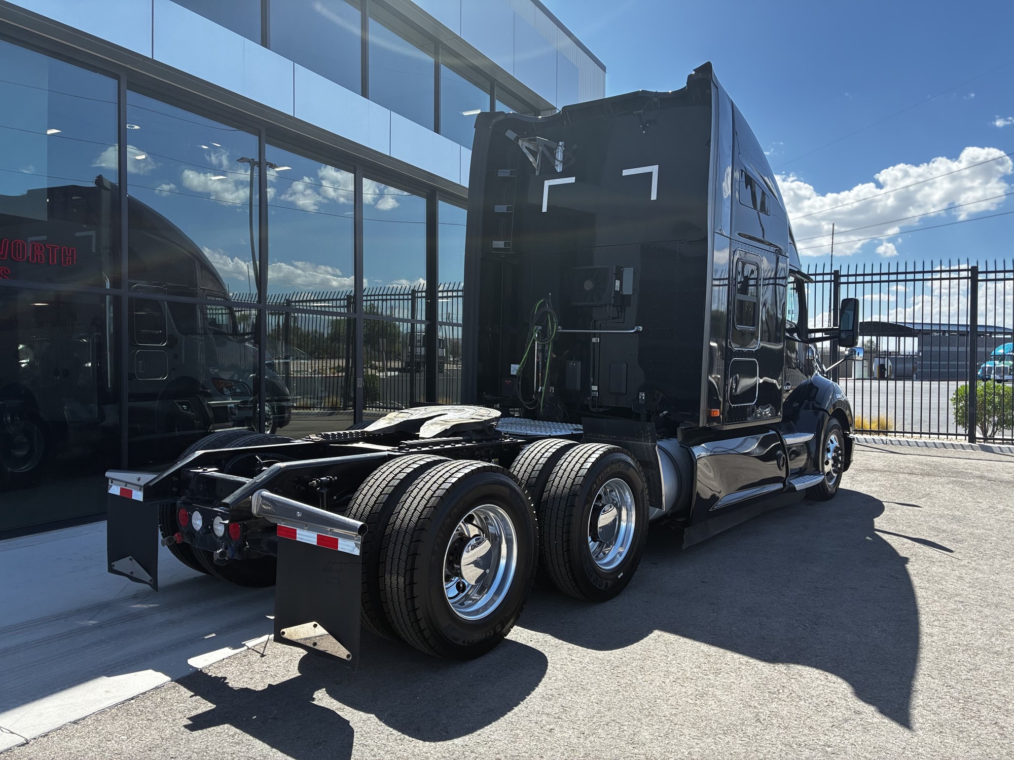 2022 Kenworth T680 in Las Vegas, NV — photo 3
